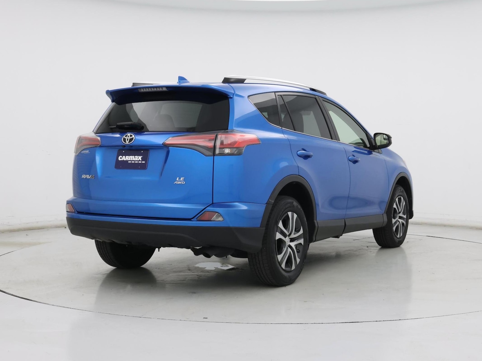 2016 Toyota RAV4 LE - Photo 9