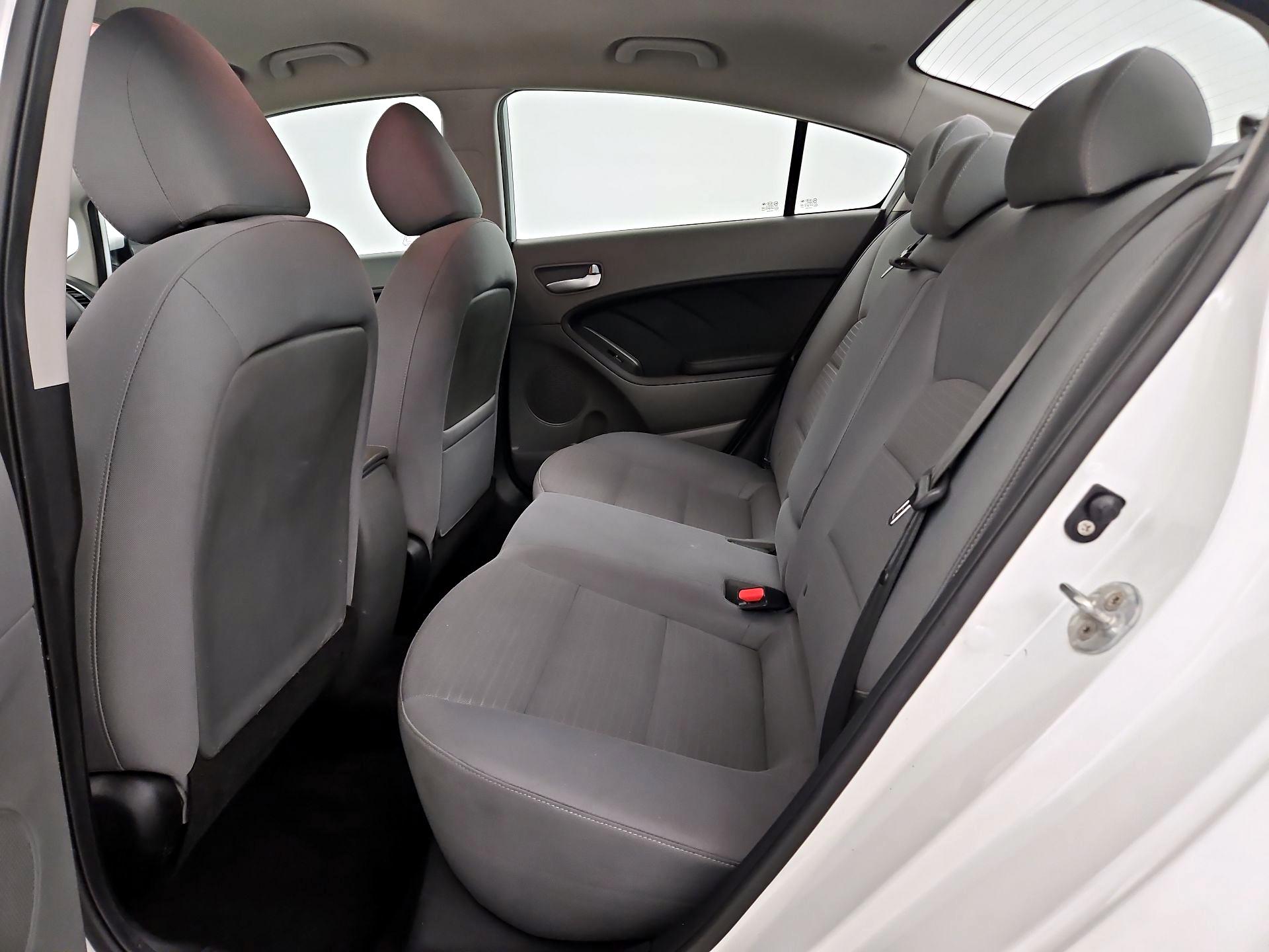Thumbnail: 2018 Kia Forte - 17