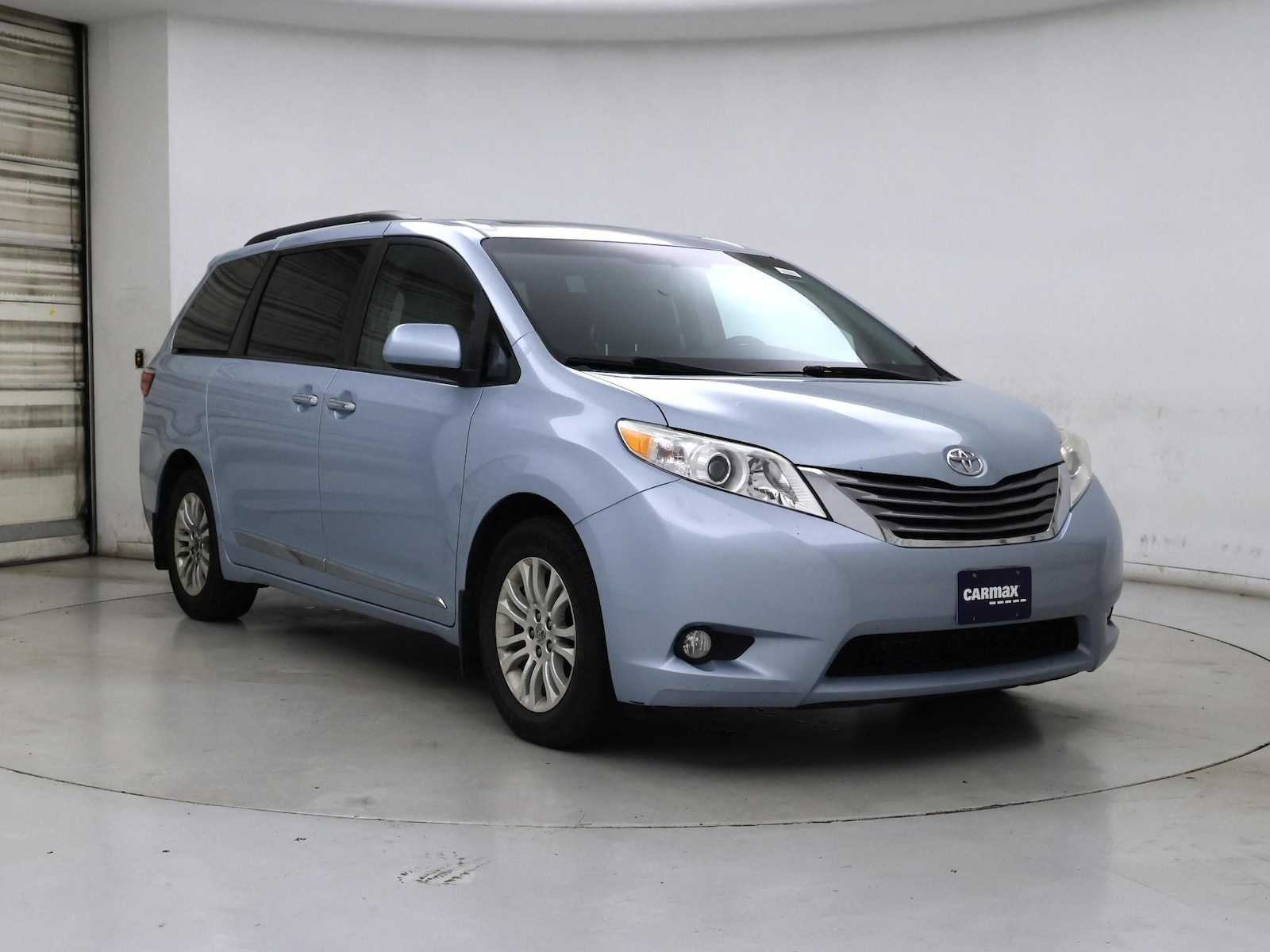 2015 Toyota Sienna XLE - Photo 2