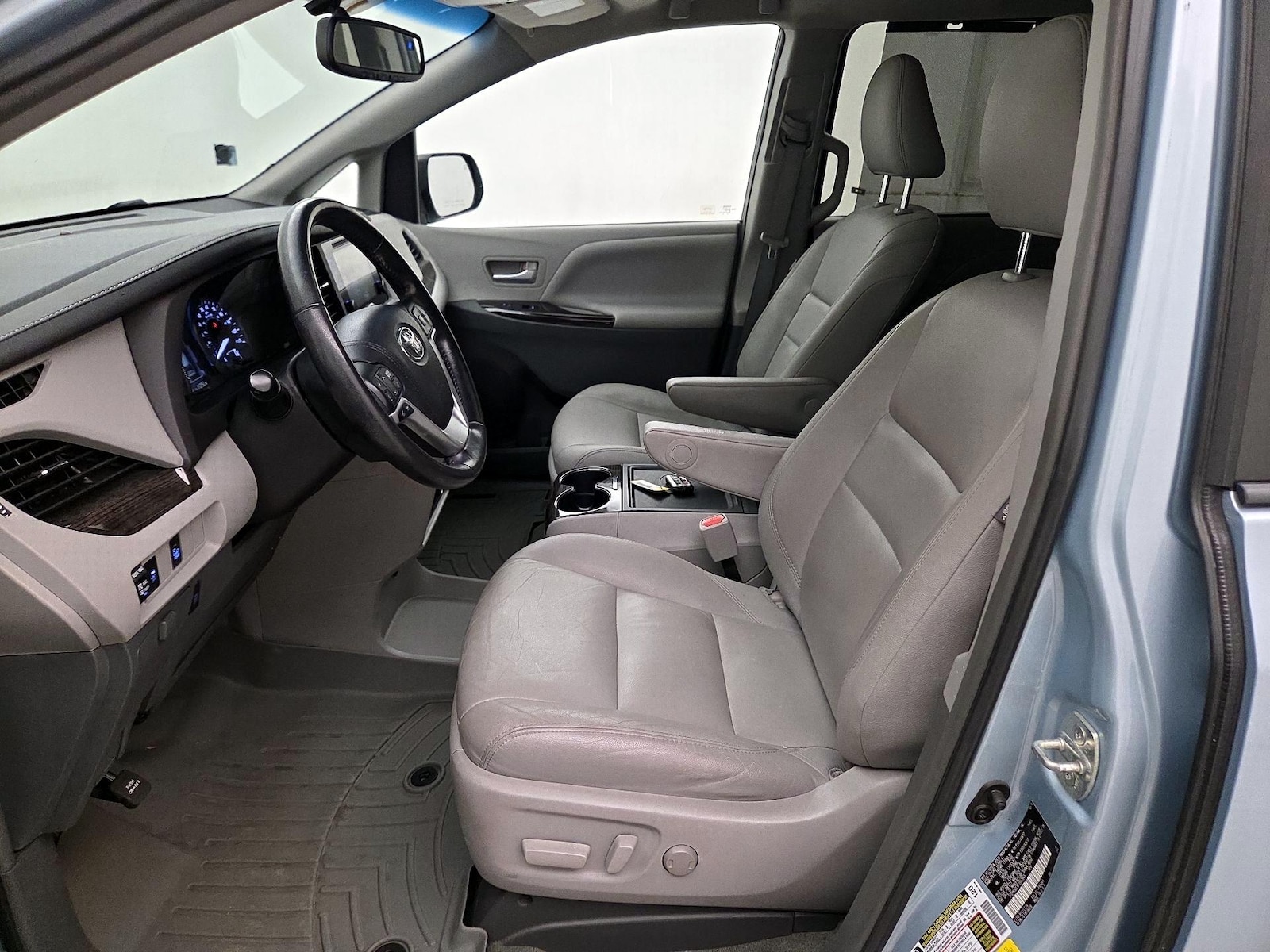 2015 Toyota Sienna XLE - Photo 12