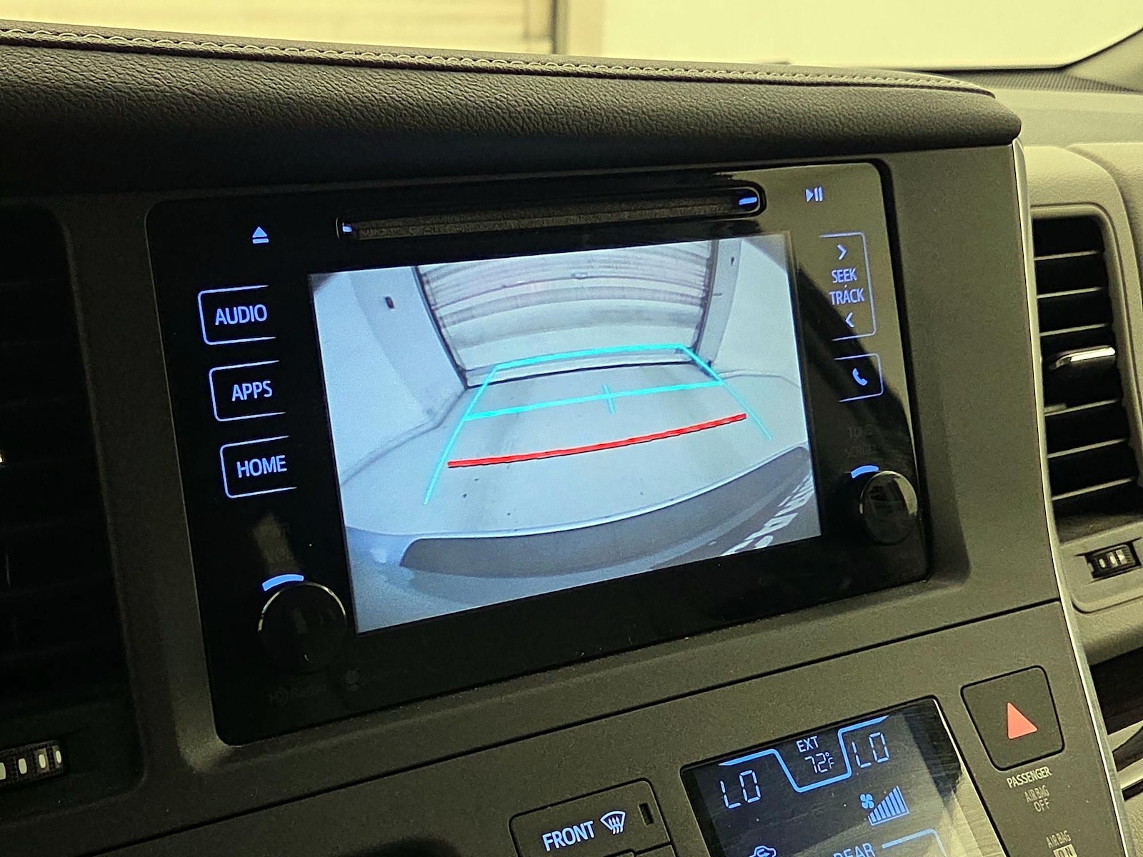 2015 Toyota Sienna XLE - Photo 15