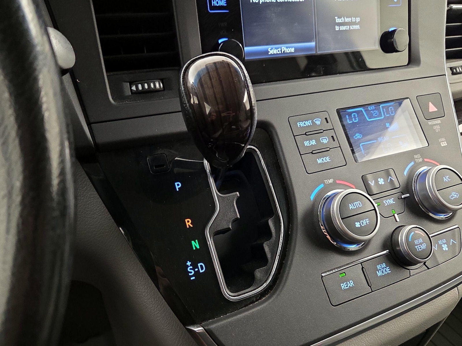 2015 Toyota Sienna XLE - Photo 18