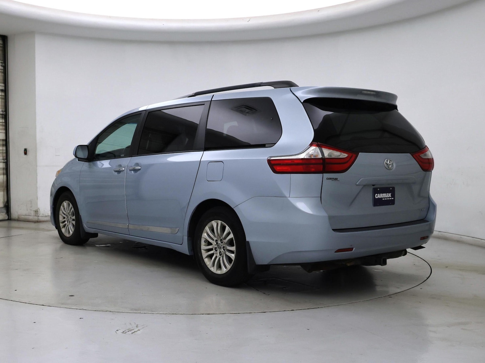 2015 Toyota Sienna XLE - Photo 3