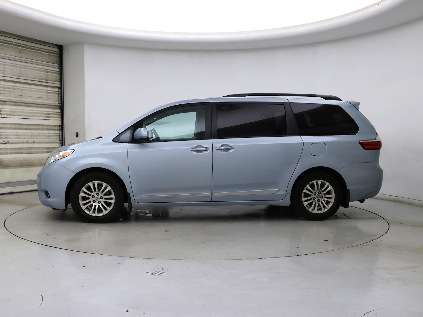 2015 Toyota Sienna XLE - Photo 4