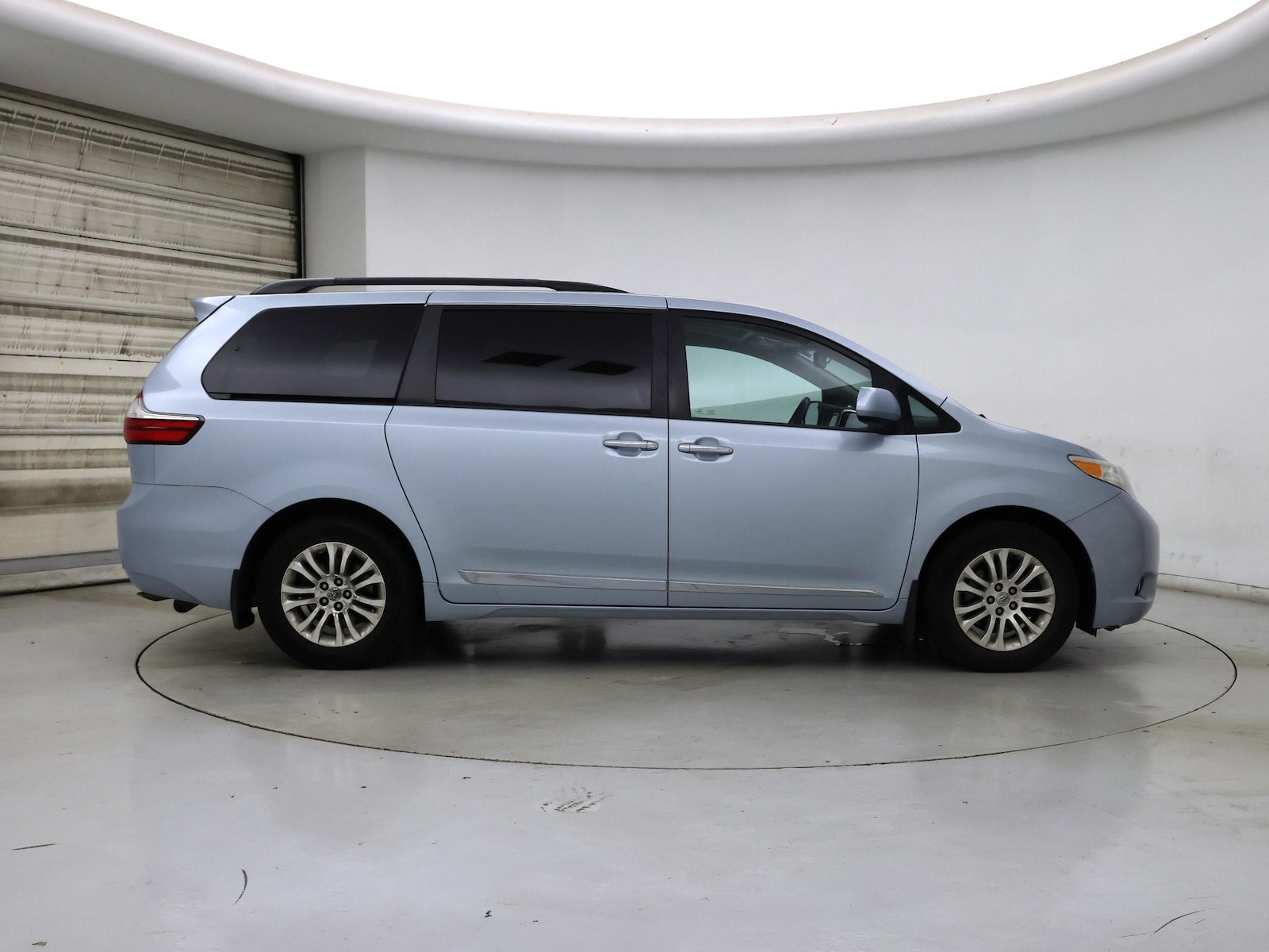 2015 Toyota Sienna XLE - Photo 8