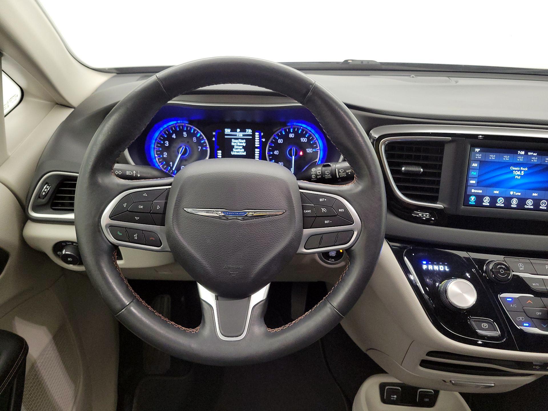 Thumbnail: 2020 Chrysler Pacifica - 10