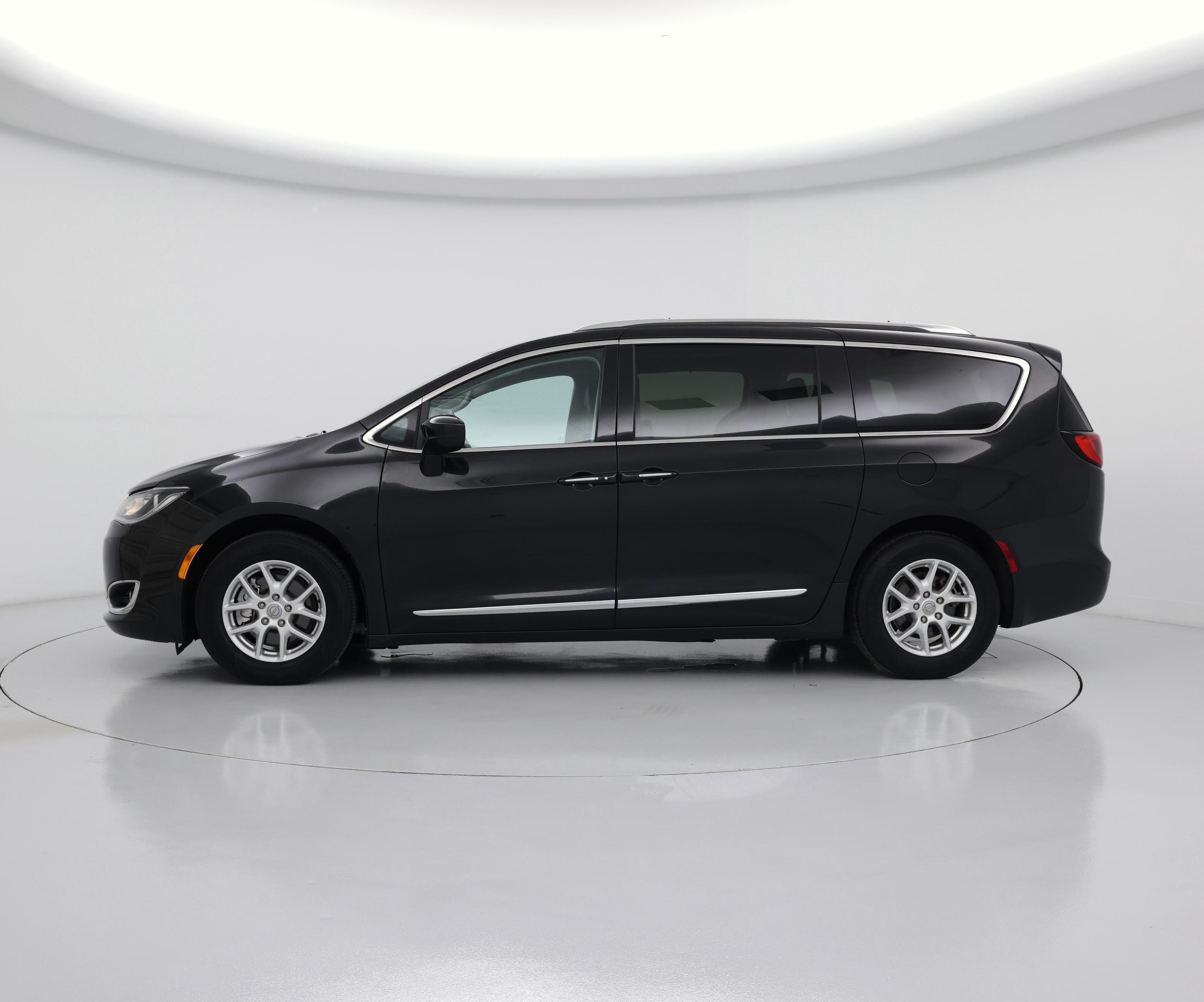 Thumbnail: 2020 Chrysler Pacifica - 3