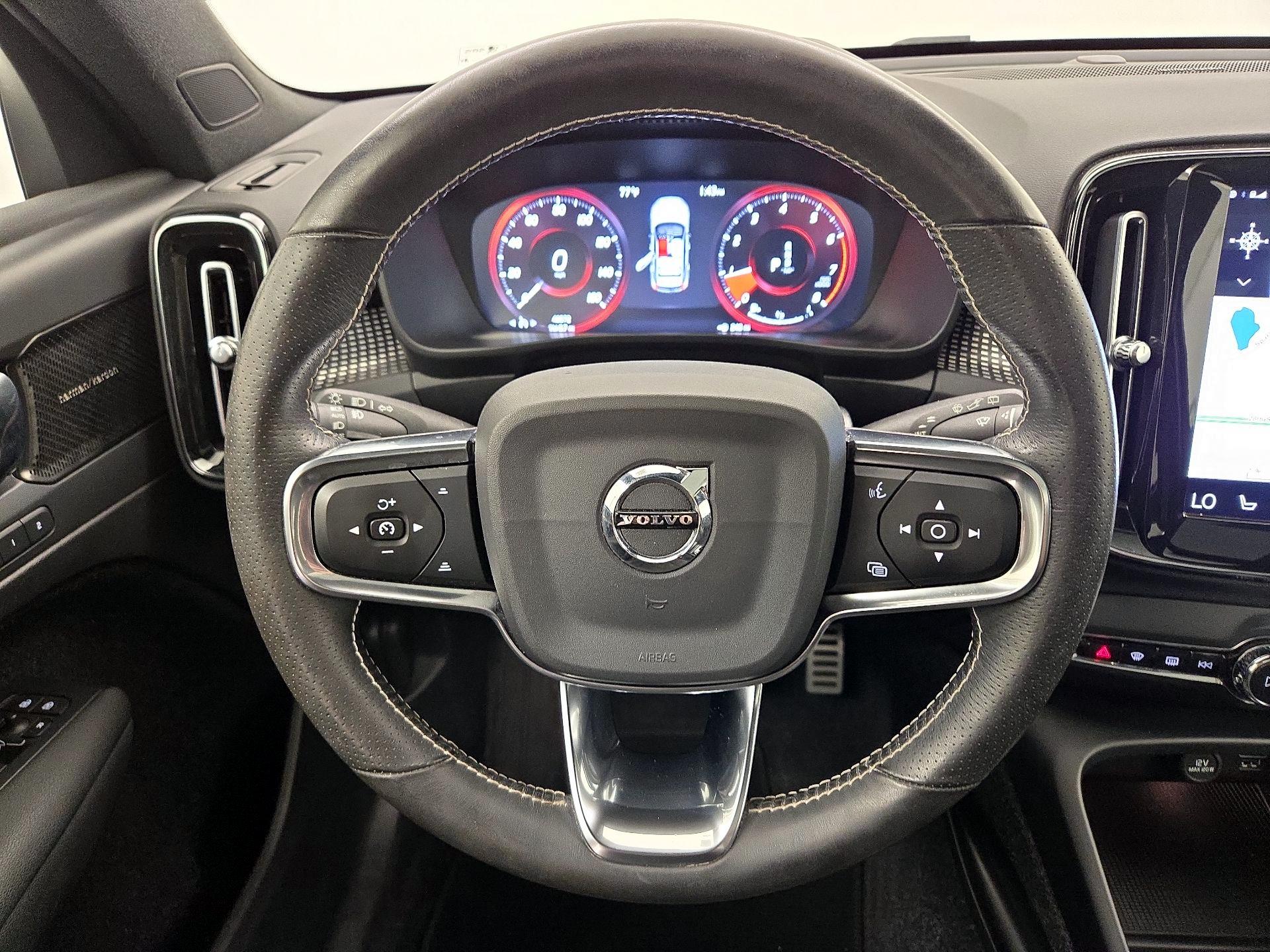 Thumbnail: 2021 Volvo XC40 - 10