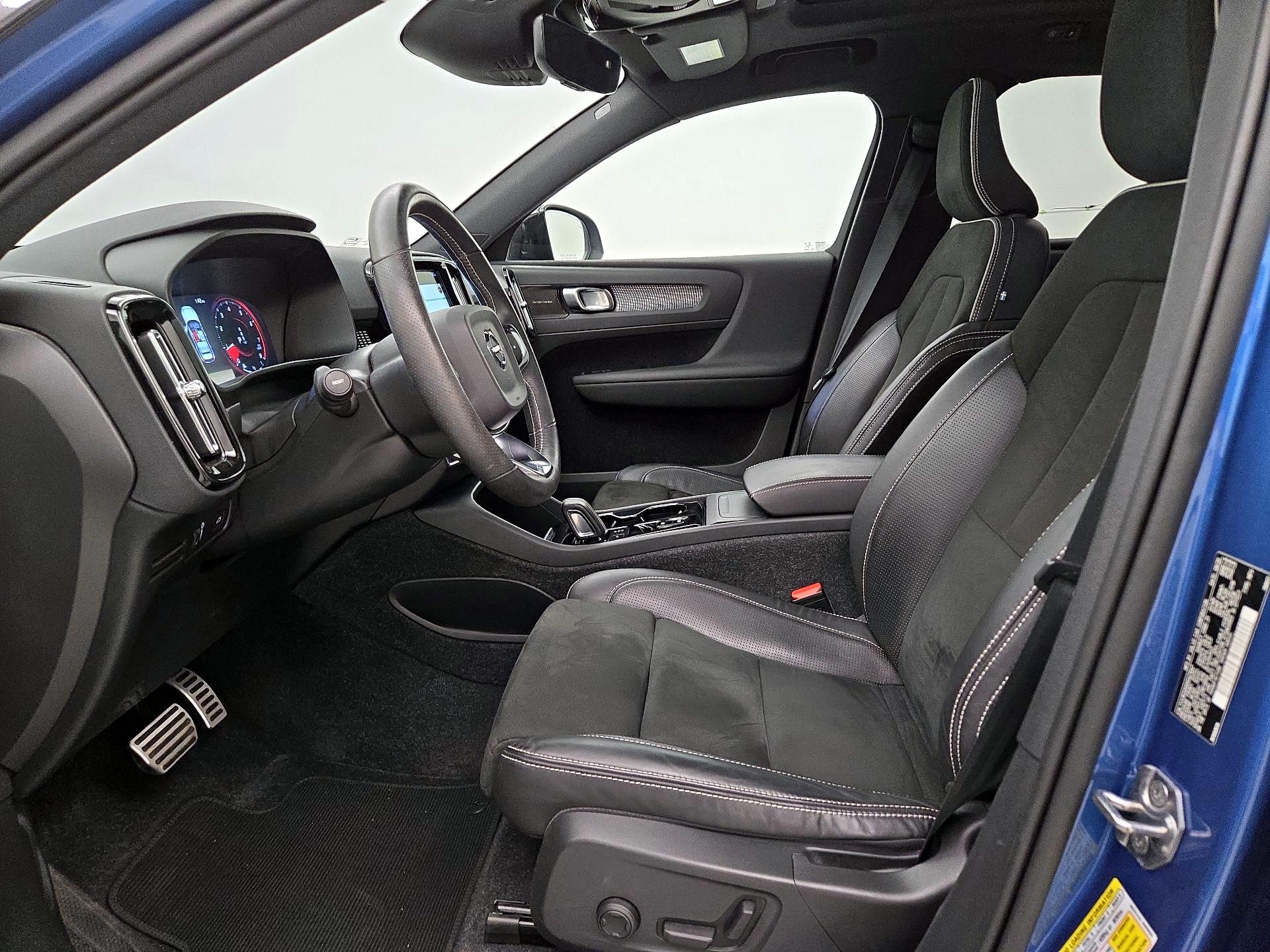 Thumbnail: 2021 Volvo XC40 - 11