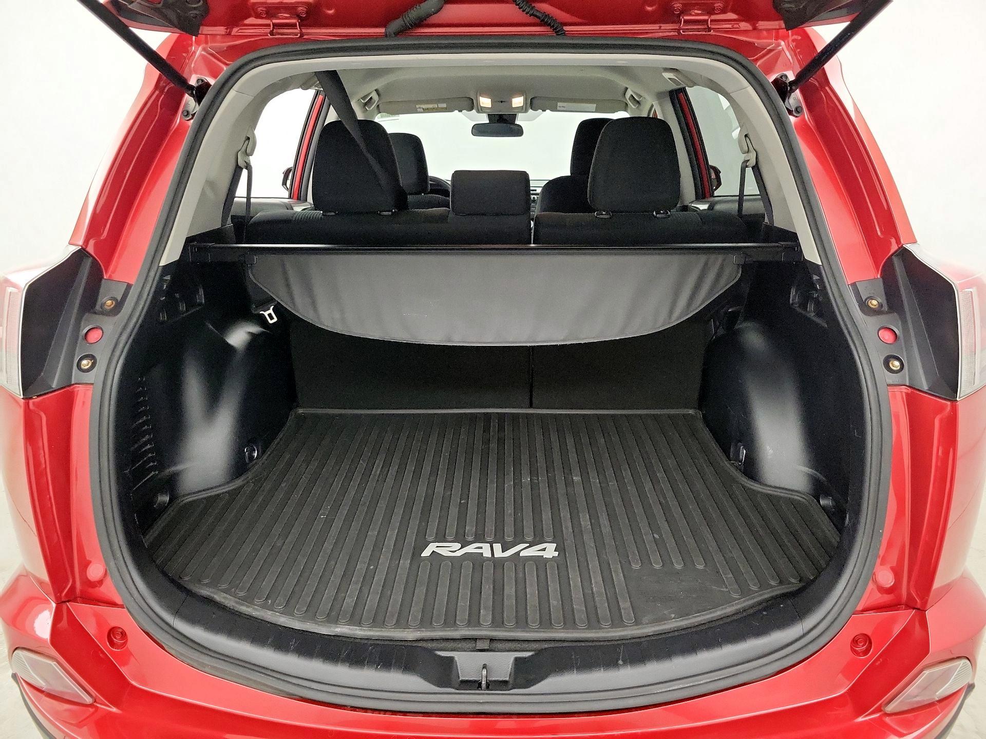 Thumbnail: 2017 Toyota RAV4 - 20