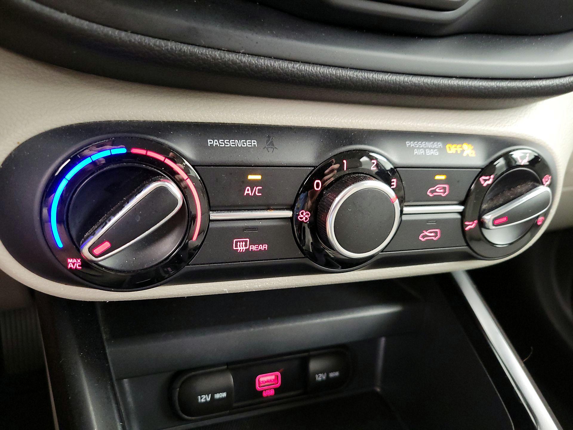 Thumbnail: 2020 Kia Soul - 16