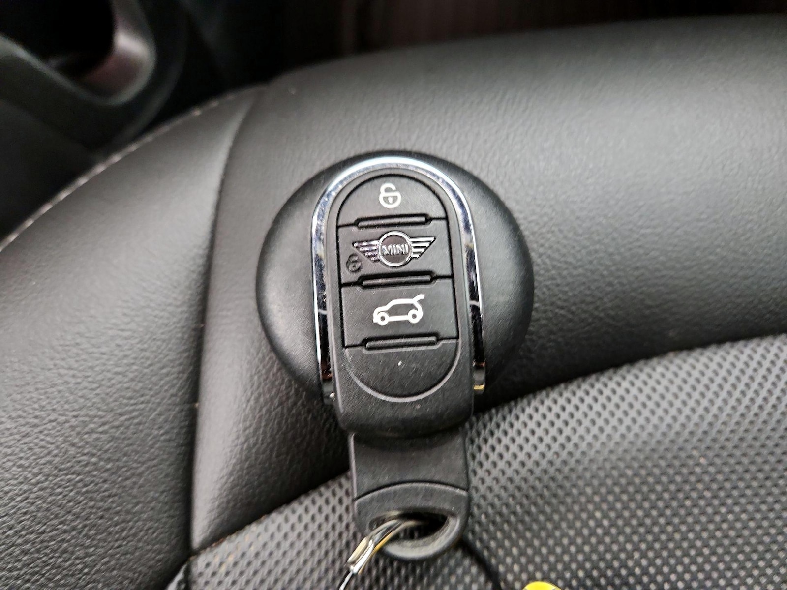 2022 MINI Convertible Base - Photo 23