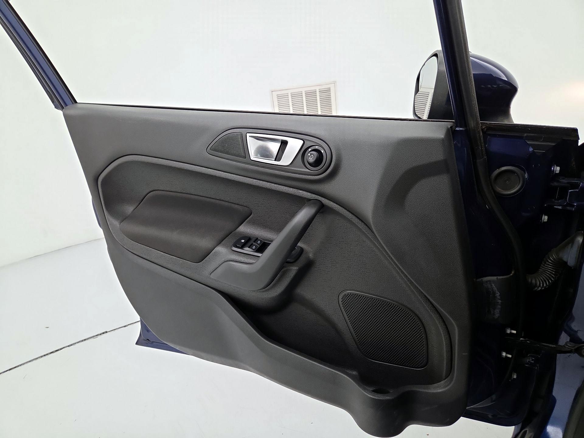 Thumbnail: 2016 Ford Fiesta - 13