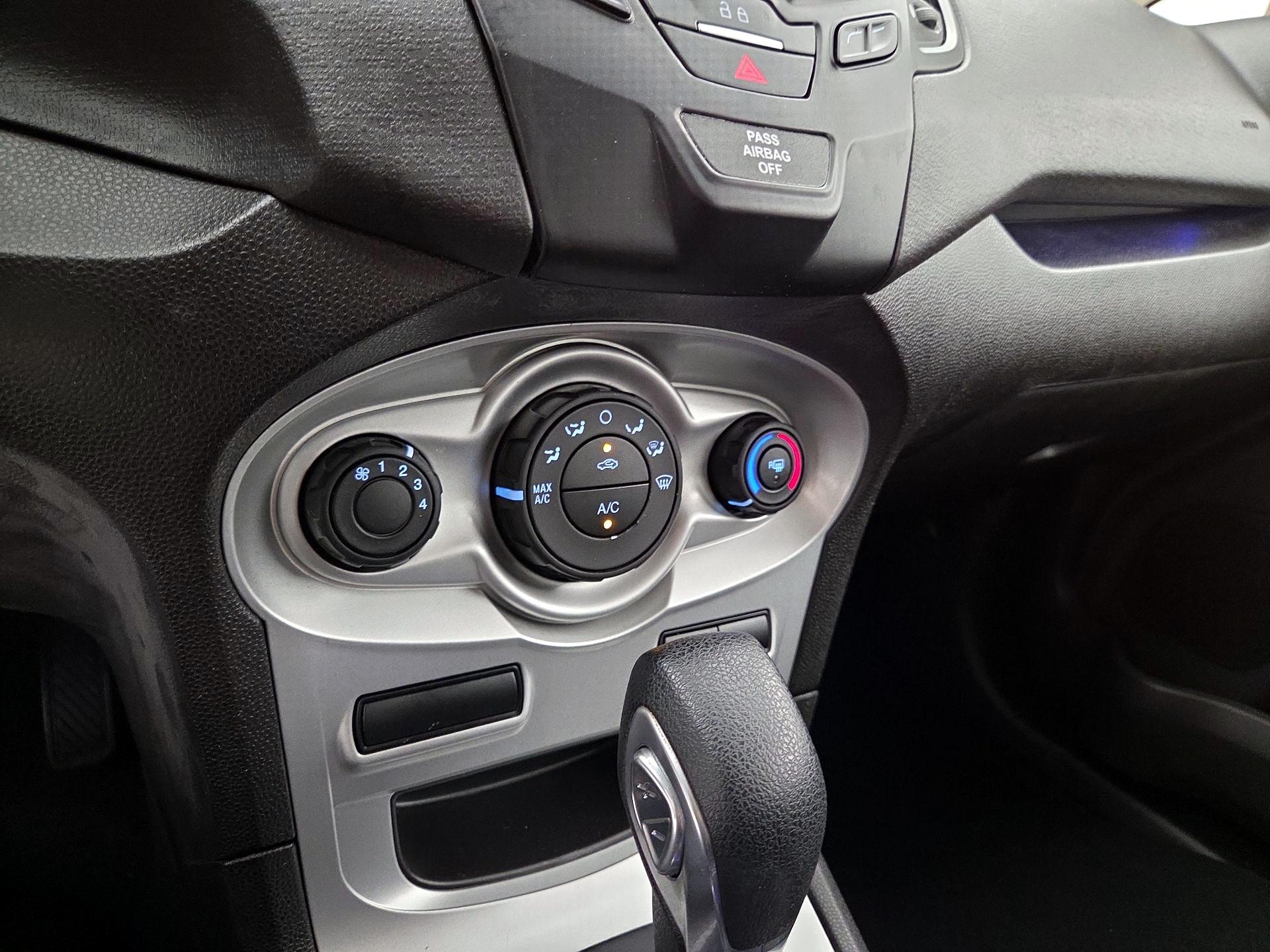 Thumbnail: 2016 Ford Fiesta - 16