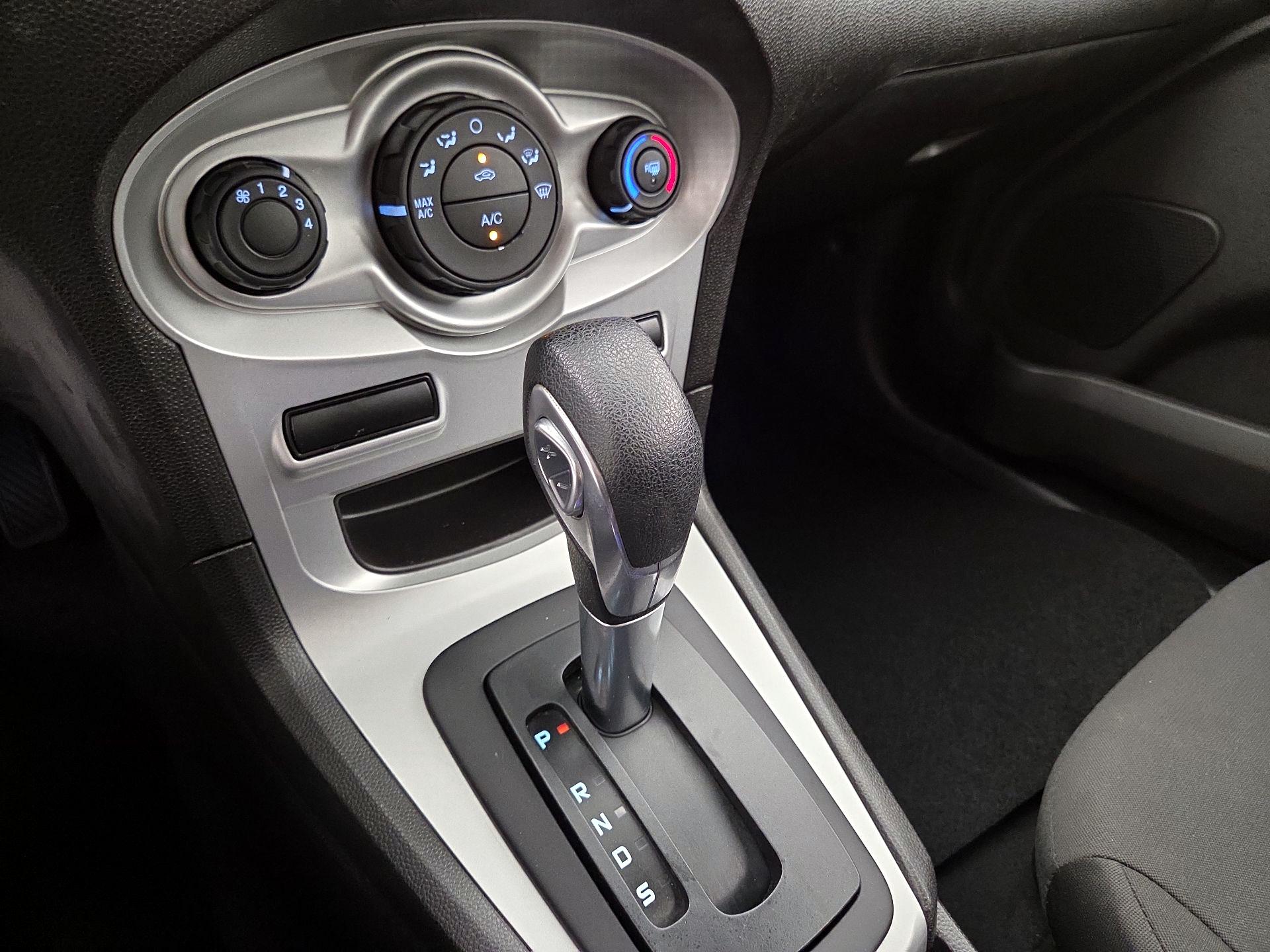 Thumbnail: 2016 Ford Fiesta - 17