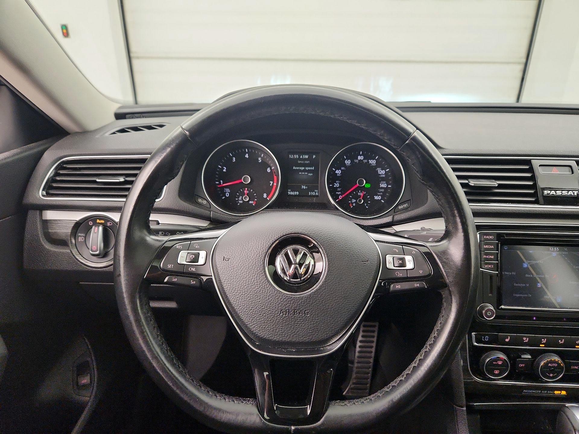 Thumbnail: 2018 Volkswagen Passat - 10