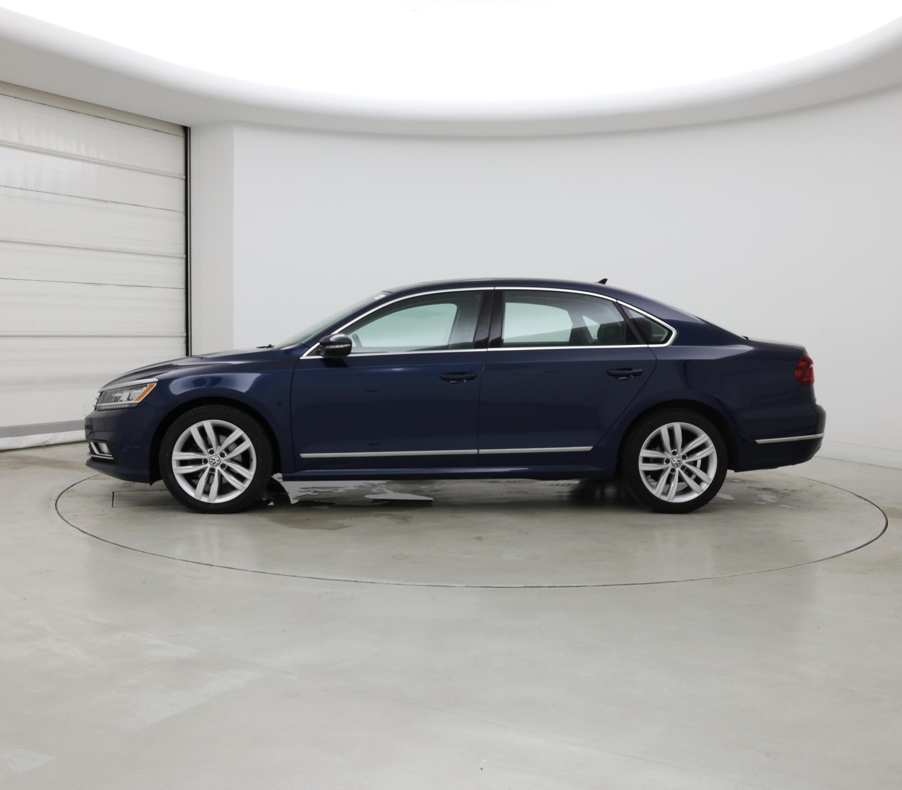 Thumbnail: 2018 Volkswagen Passat - 3