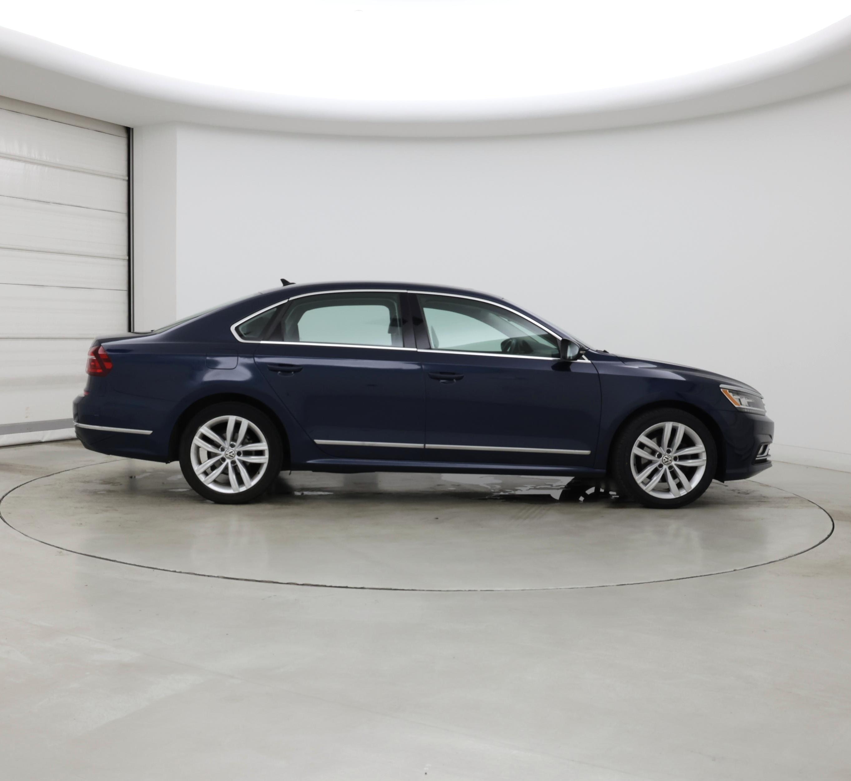 Thumbnail: 2018 Volkswagen Passat - 7
