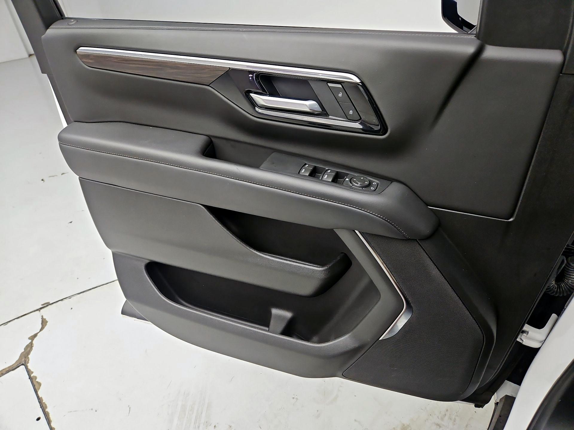Thumbnail: 2025 Chevrolet Suburban - 12