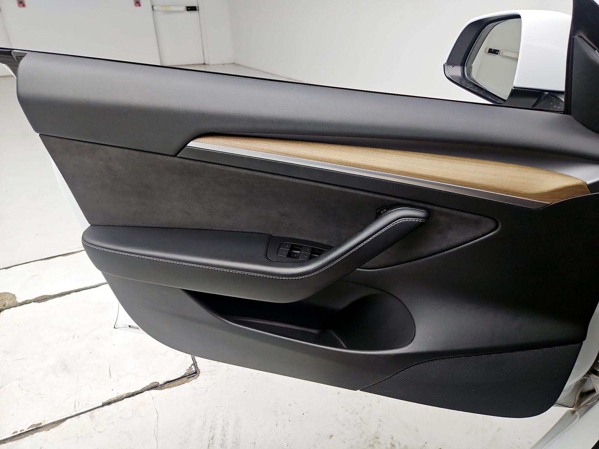 Thumbnail: 2021 Tesla Model 3 - 12