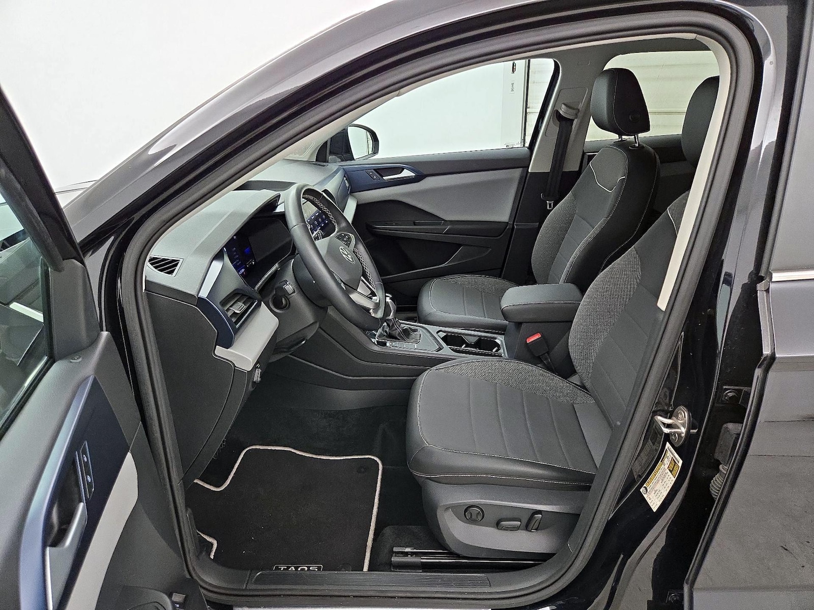 2023 Volkswagen Taos SE - Photo 12