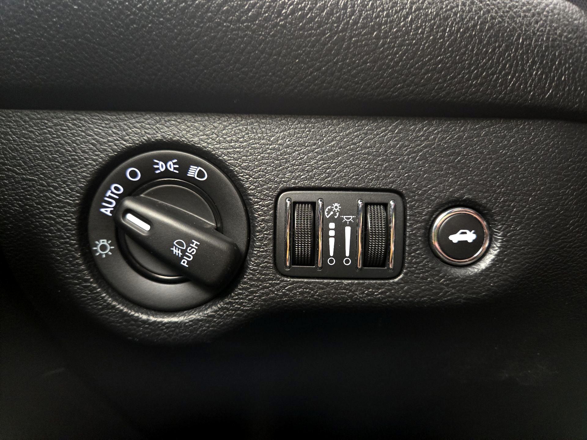 Thumbnail: 2015 Dodge Challenger - 13
