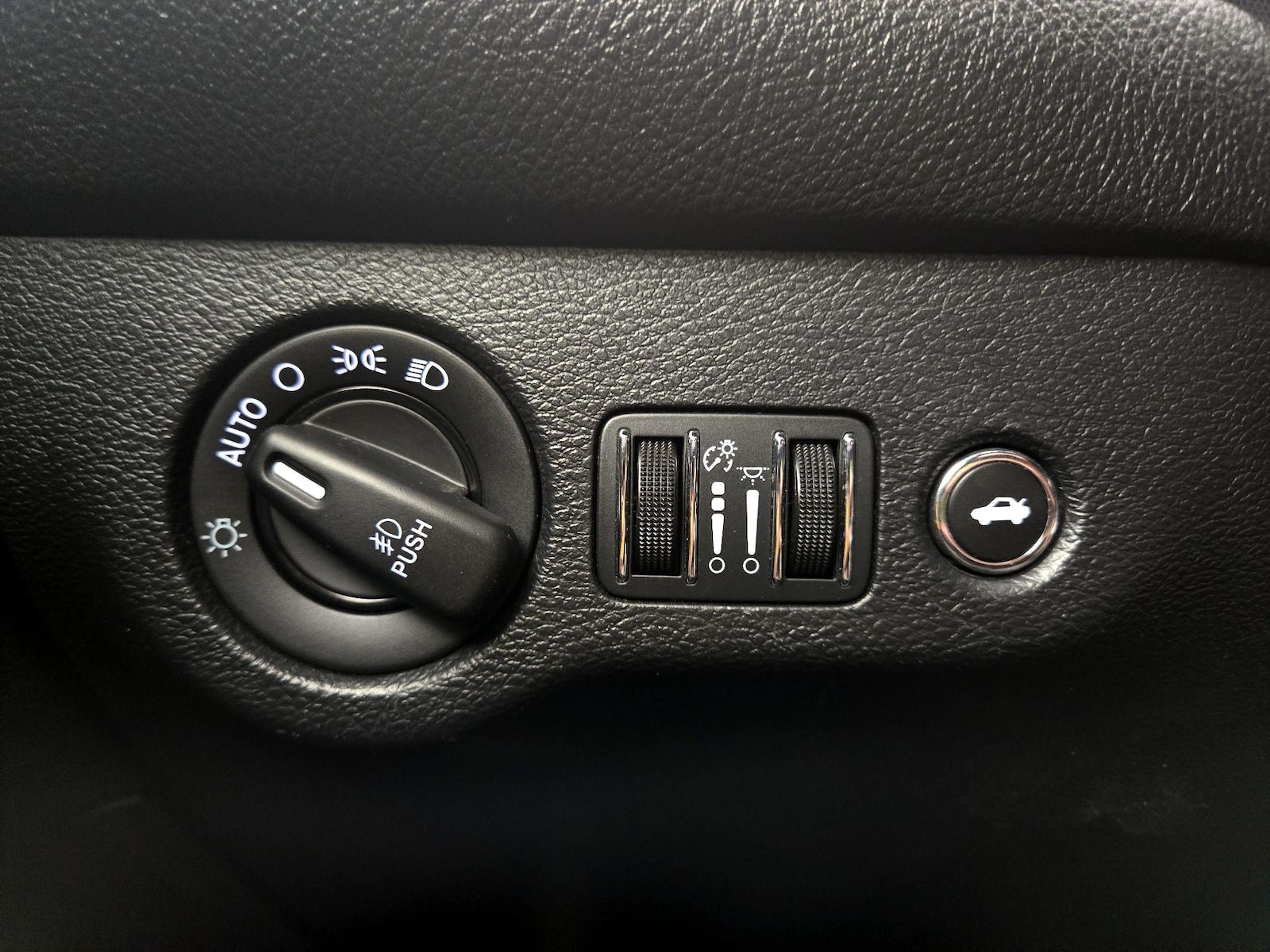 2015 Dodge Challenger R/T - Photo 14