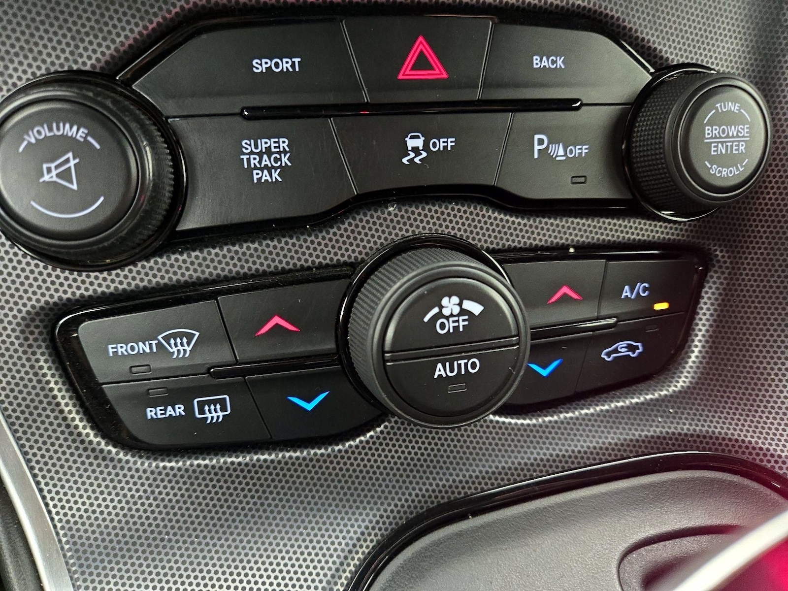 2015 Dodge Challenger R/T - Photo 18