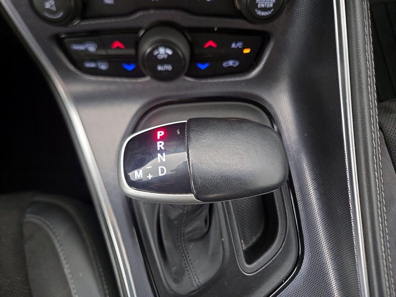 2015 Dodge Challenger R/T - Photo 19