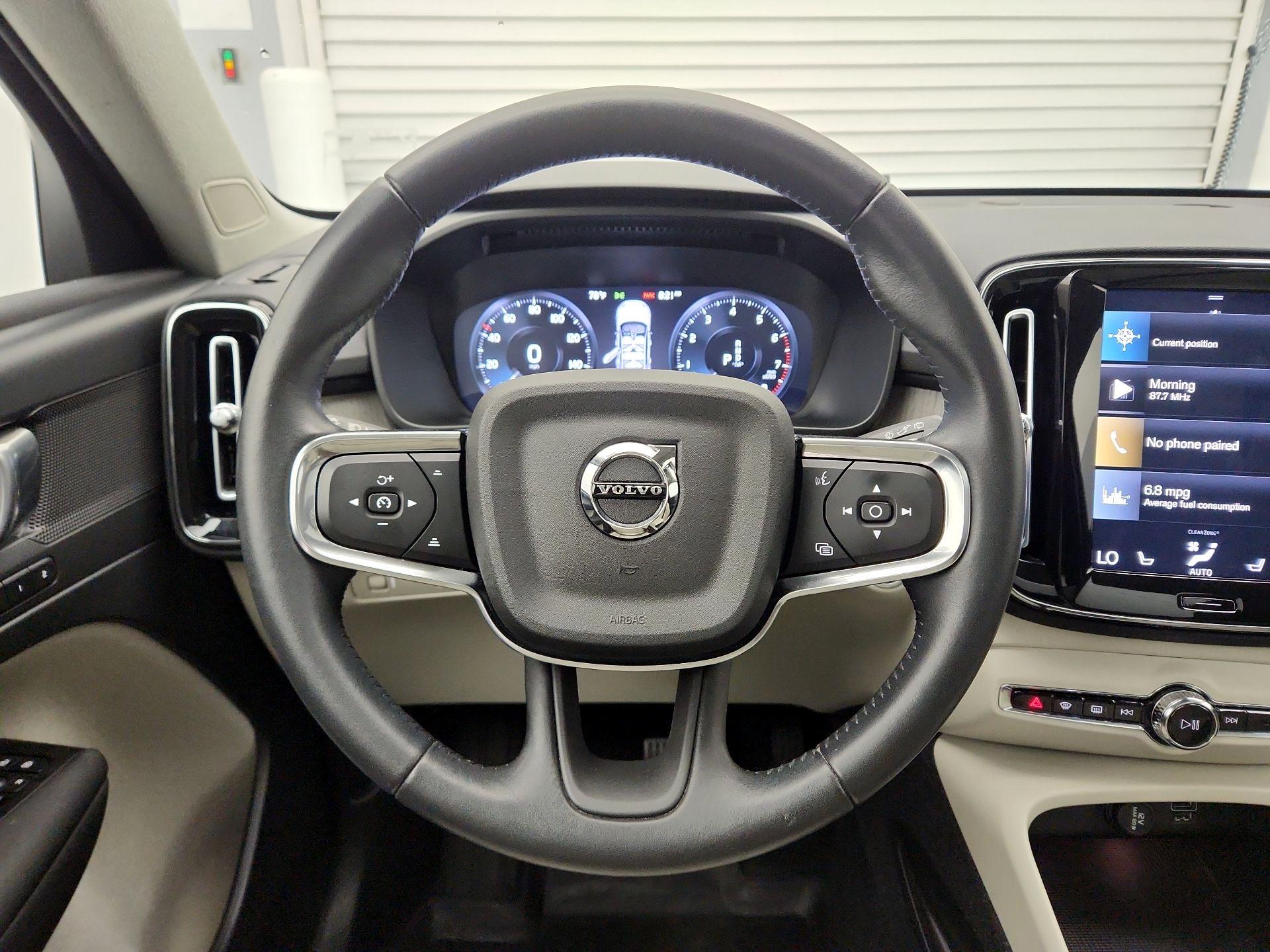 Thumbnail: 2021 Volvo XC40 - 10