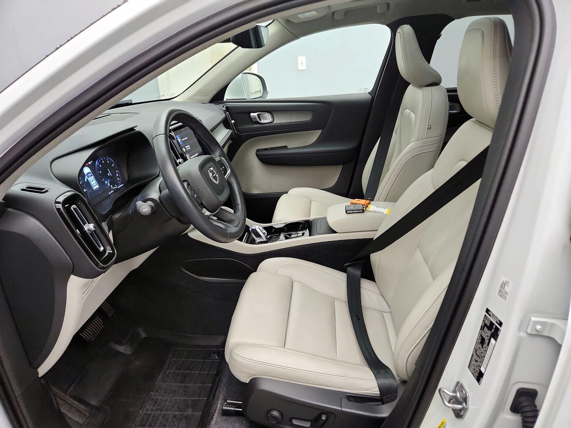Thumbnail: 2021 Volvo XC40 - 11