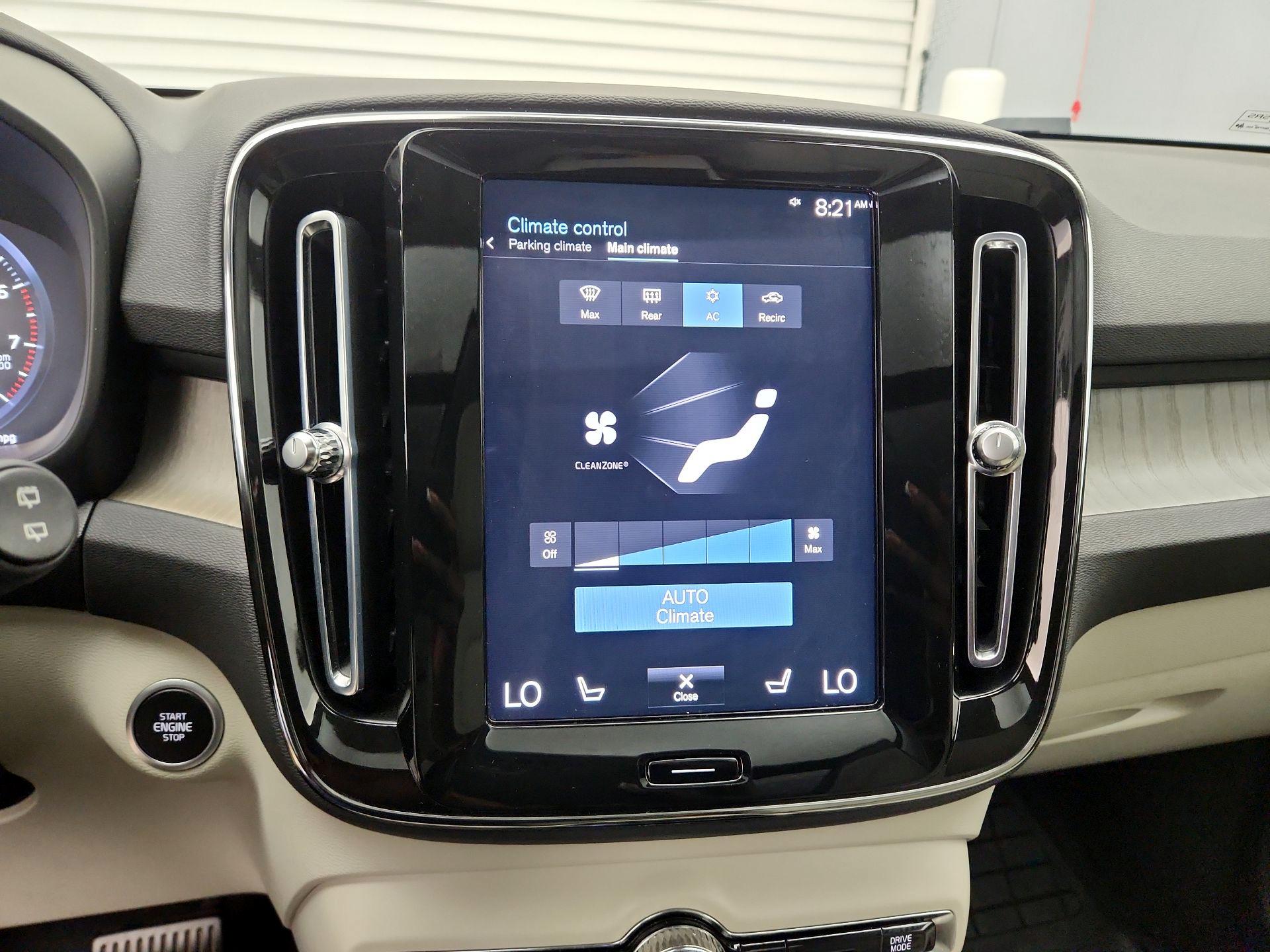 Thumbnail: 2021 Volvo XC40 - 16
