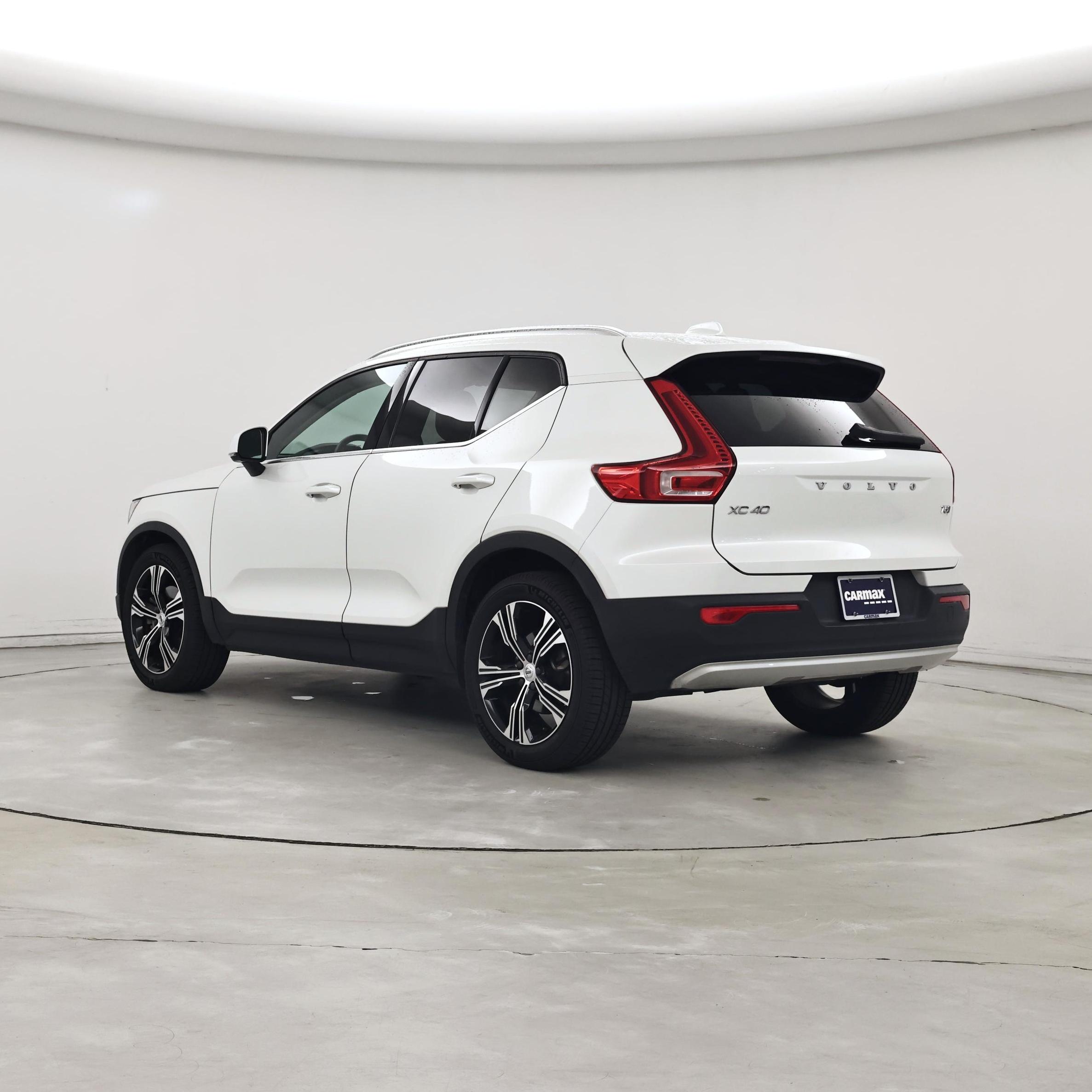 Thumbnail: 2021 Volvo XC40 - 2