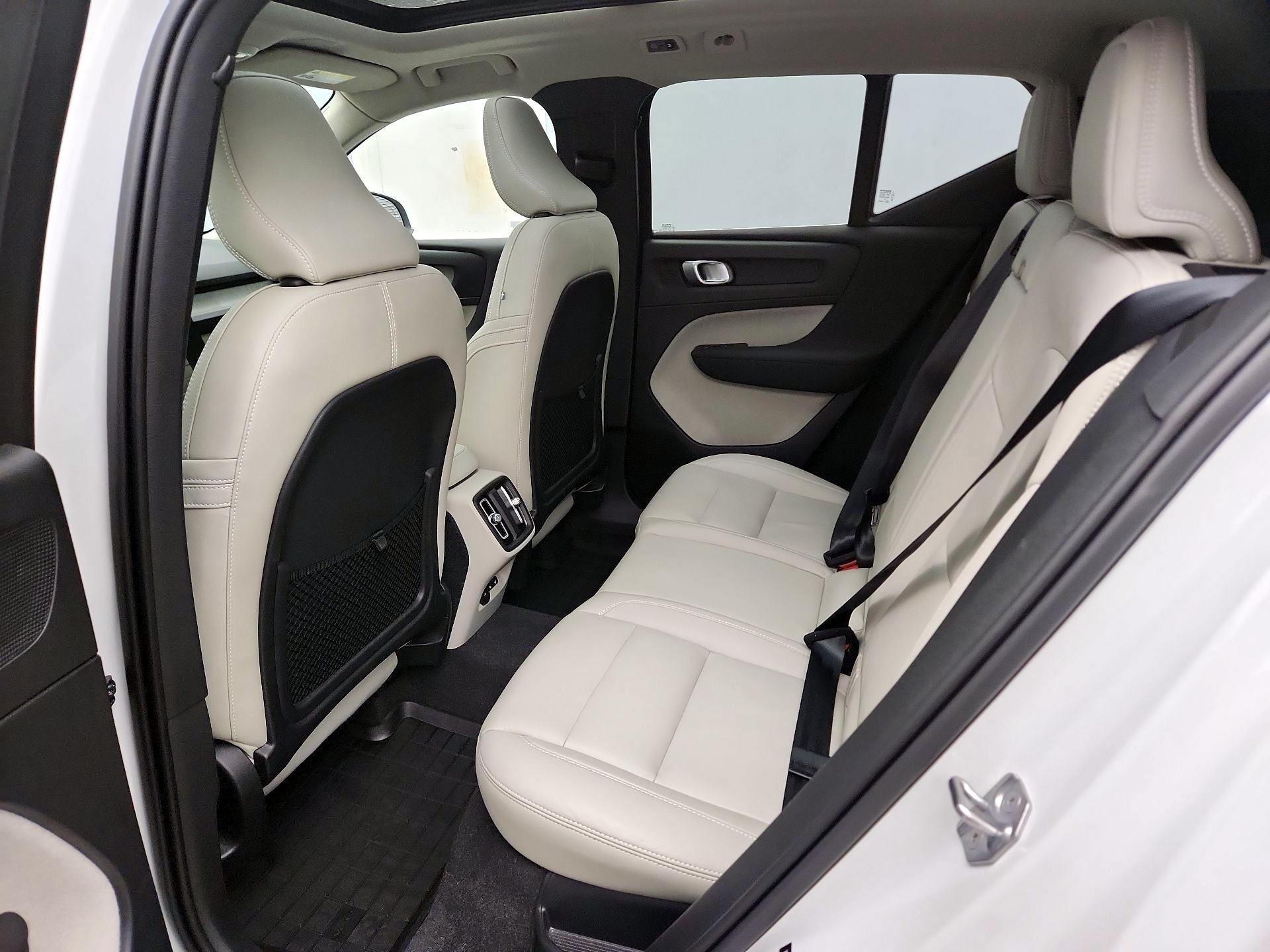 Thumbnail: 2021 Volvo XC40 - 20