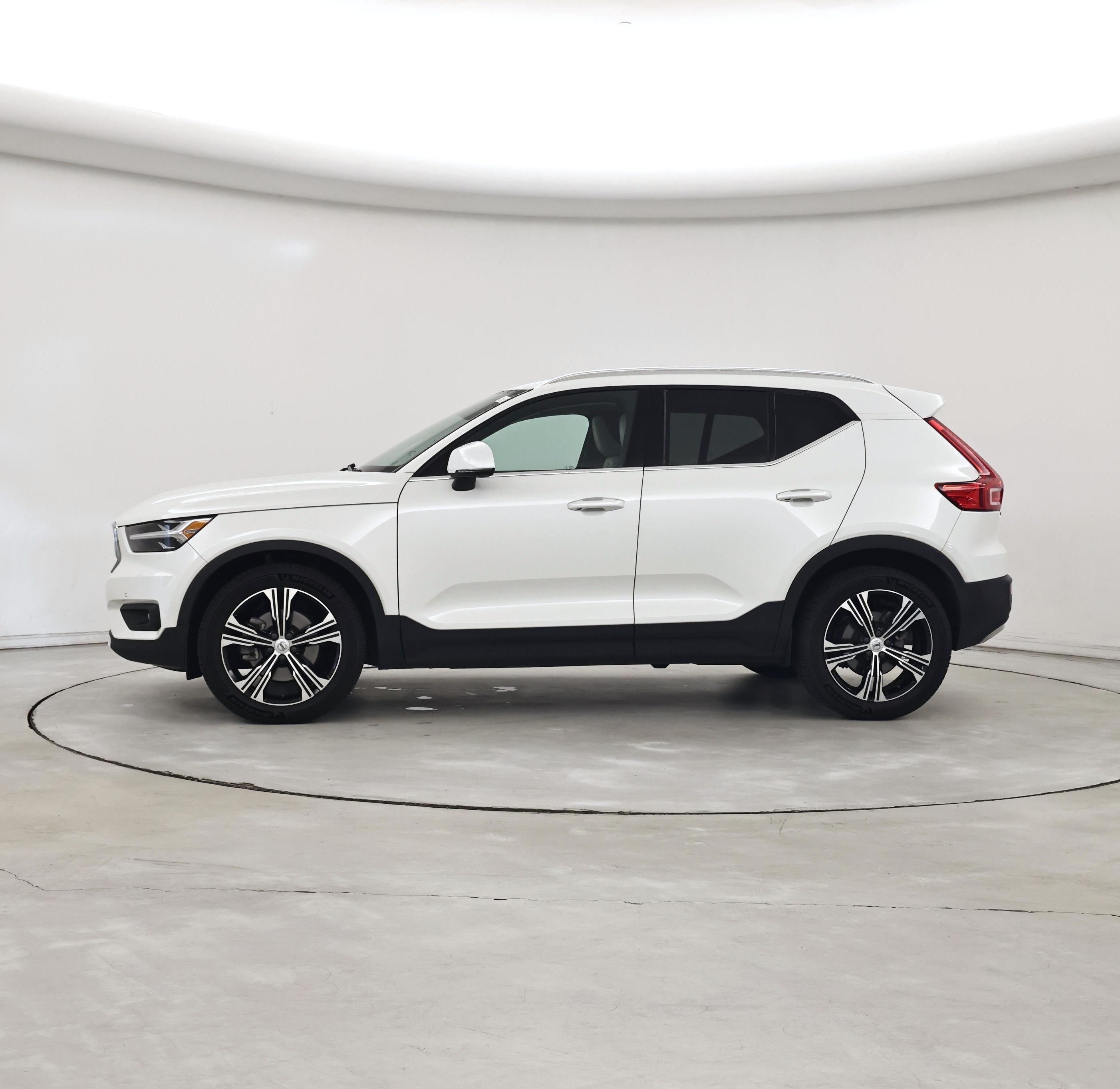 Thumbnail: 2021 Volvo XC40 - 3