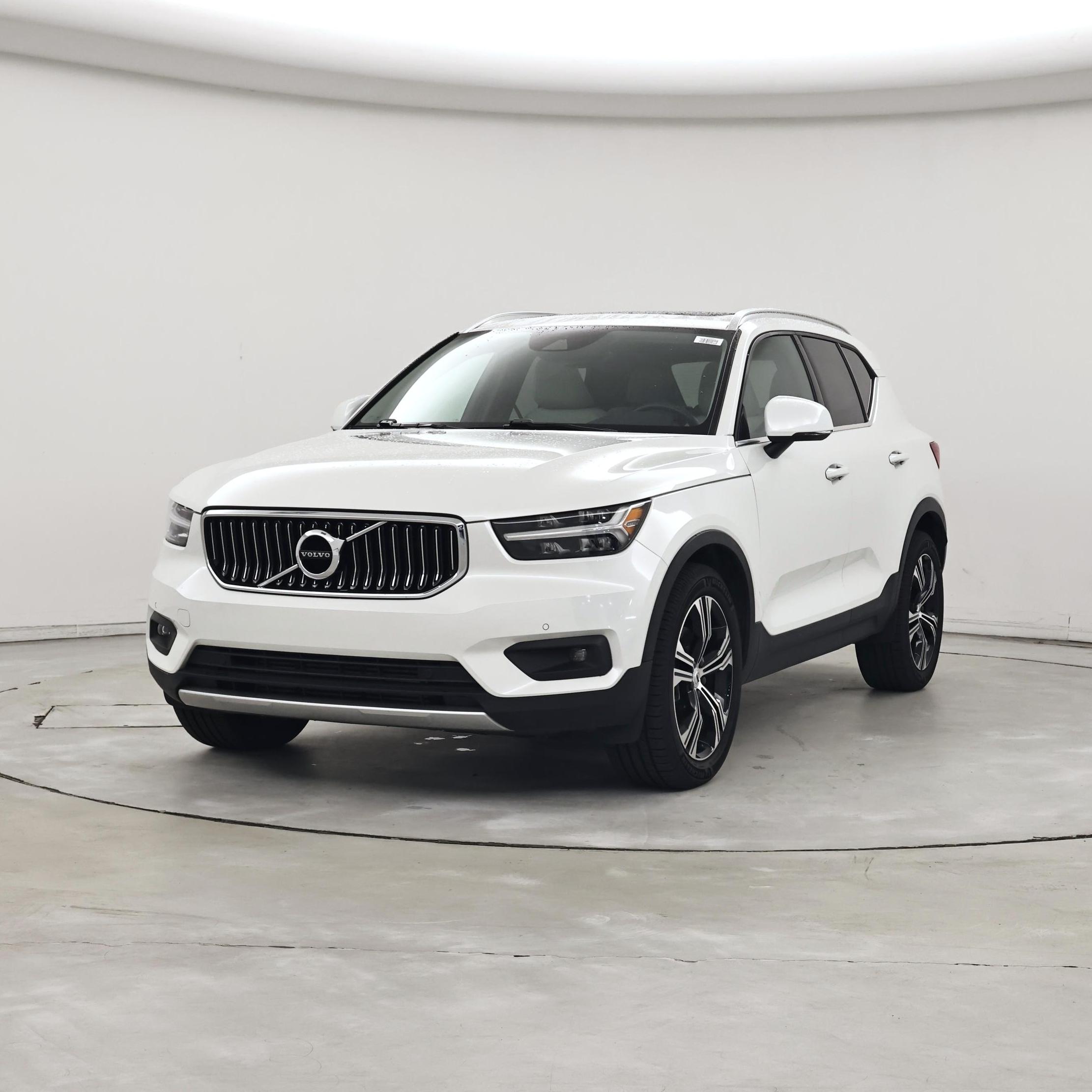 Thumbnail: 2021 Volvo XC40 - 4