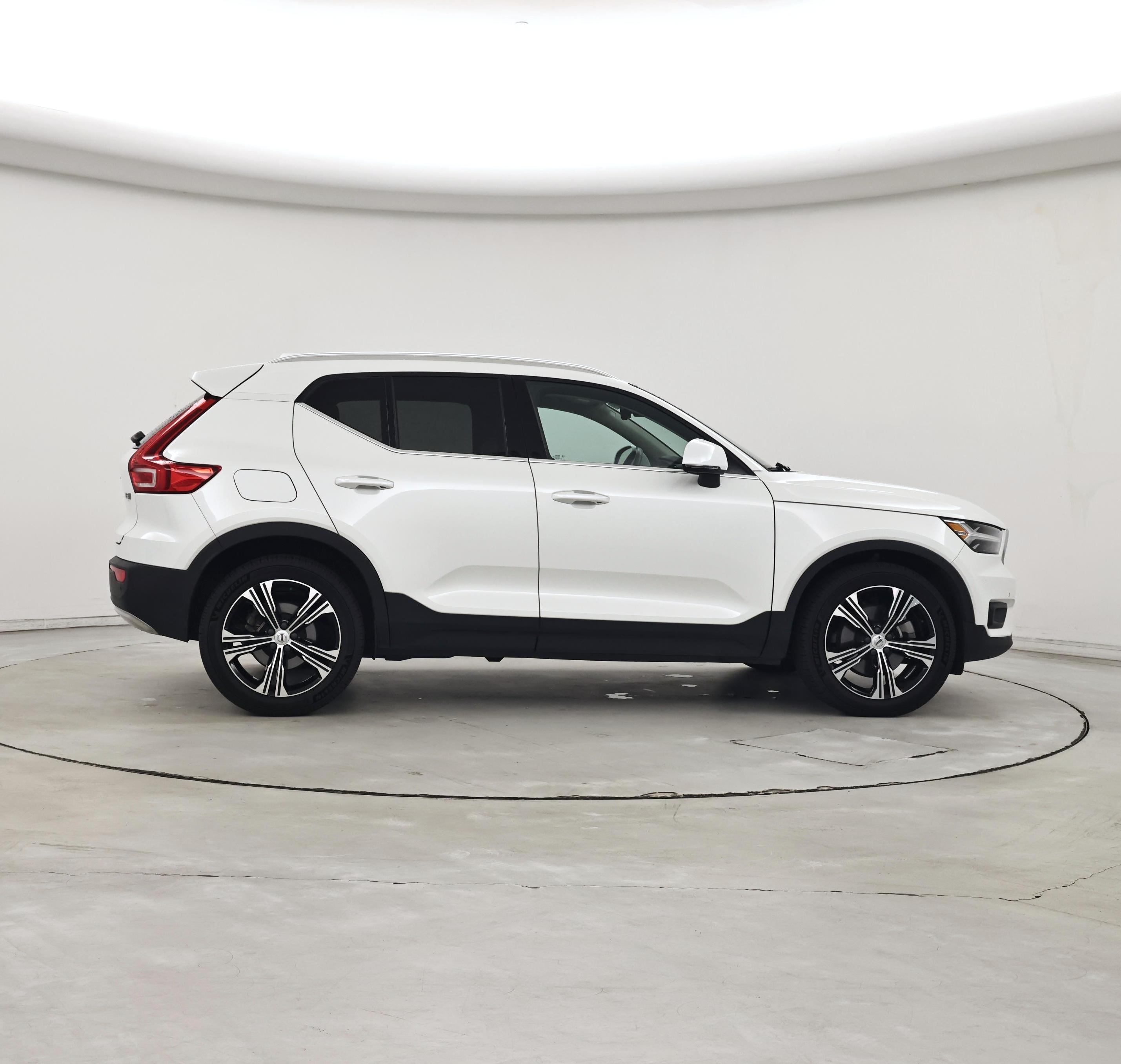 Thumbnail: 2021 Volvo XC40 - 7