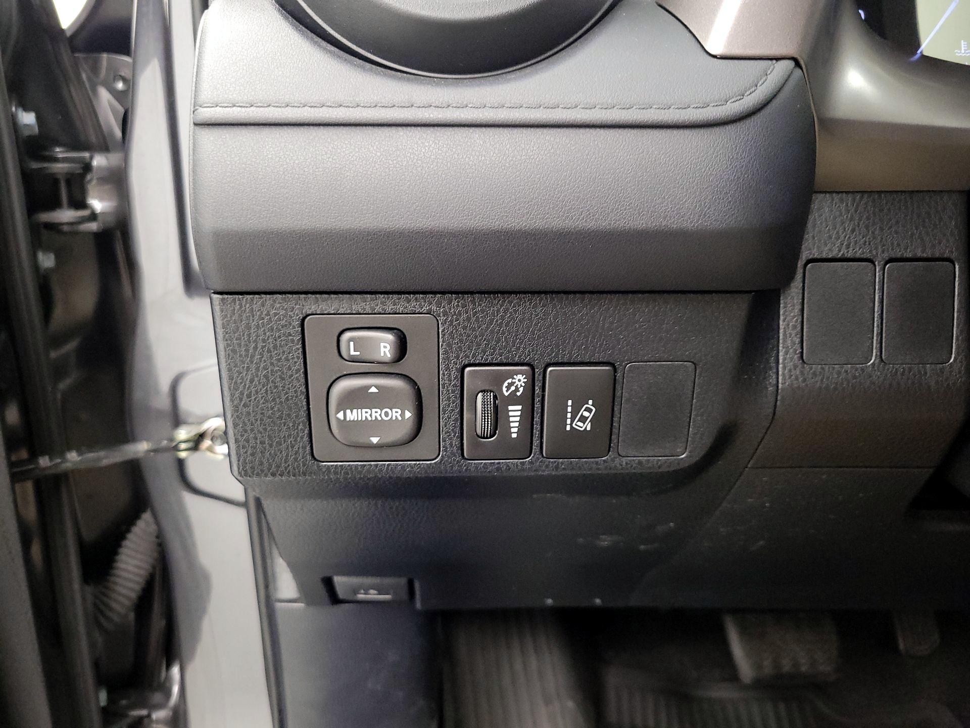 Thumbnail: 2018 Toyota RAV4 - 13