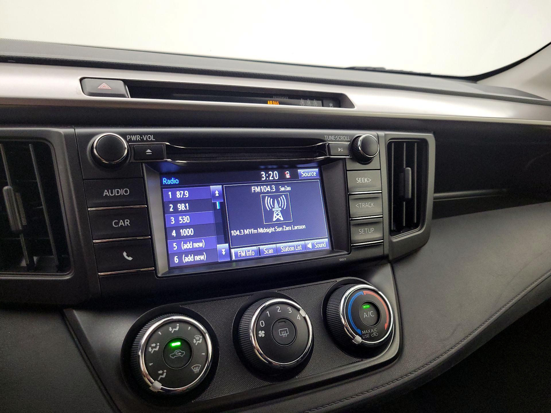 Thumbnail: 2018 Toyota RAV4 - 15