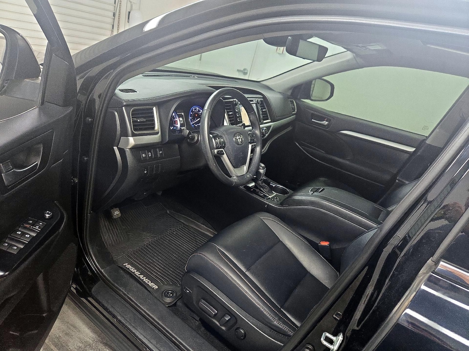 2019 Toyota Highlander XLE - Photo 12