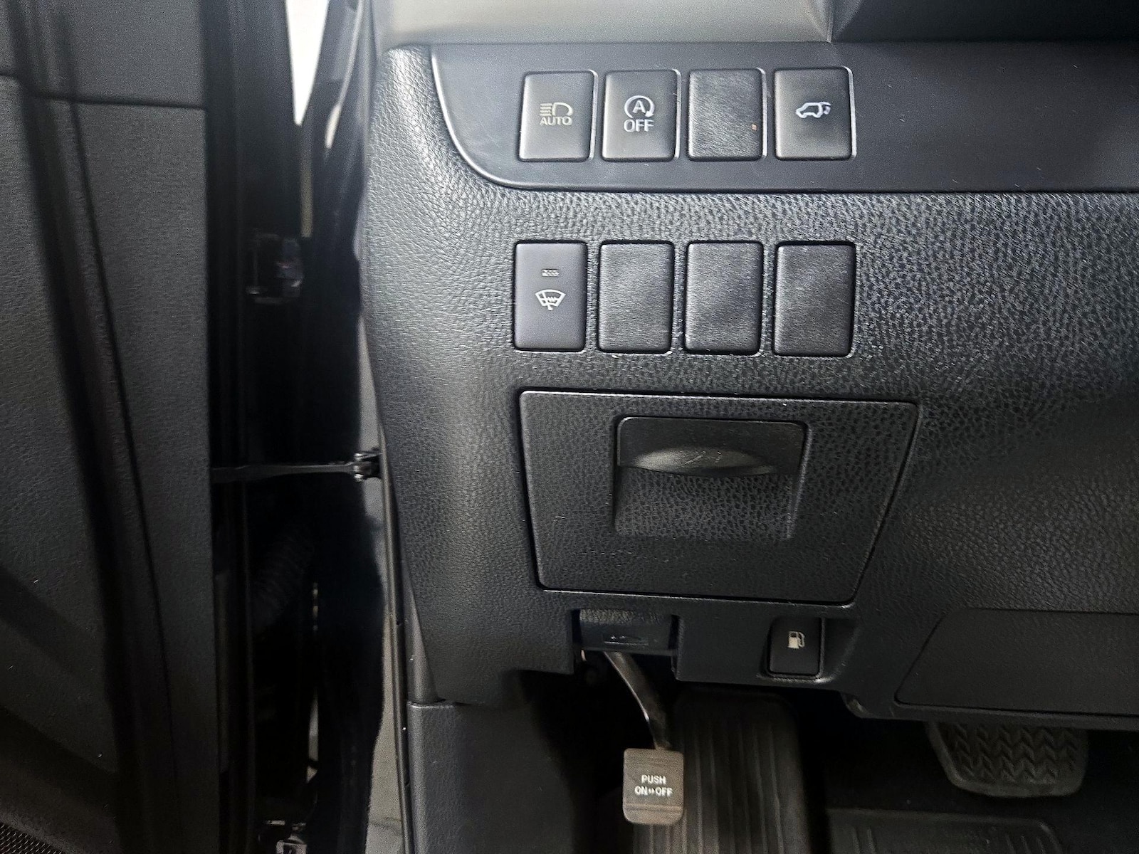 2019 Toyota Highlander XLE - Photo 14