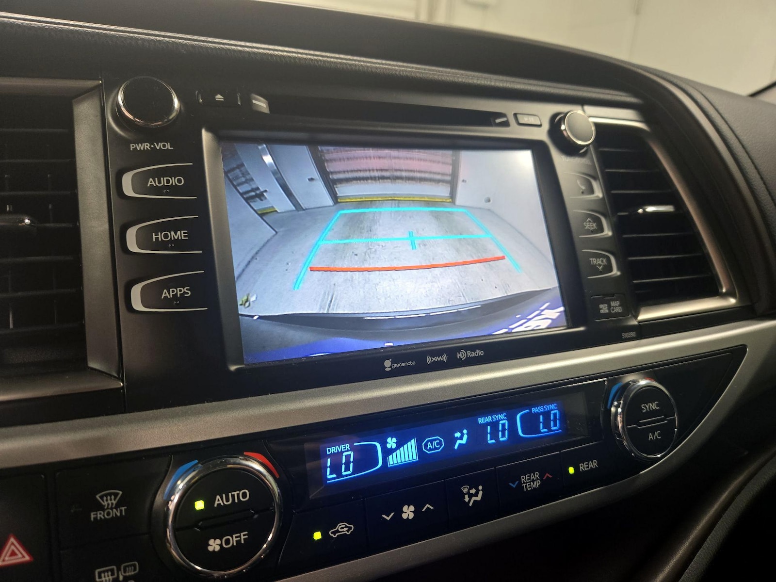 2019 Toyota Highlander XLE - Photo 16