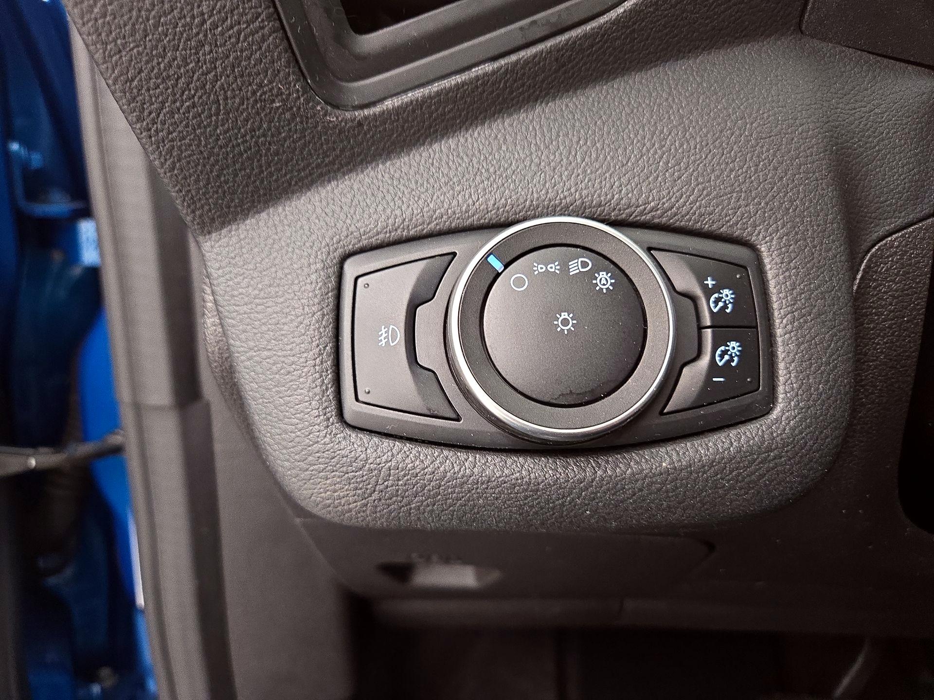 Thumbnail: 2015 Ford C-Max - 13