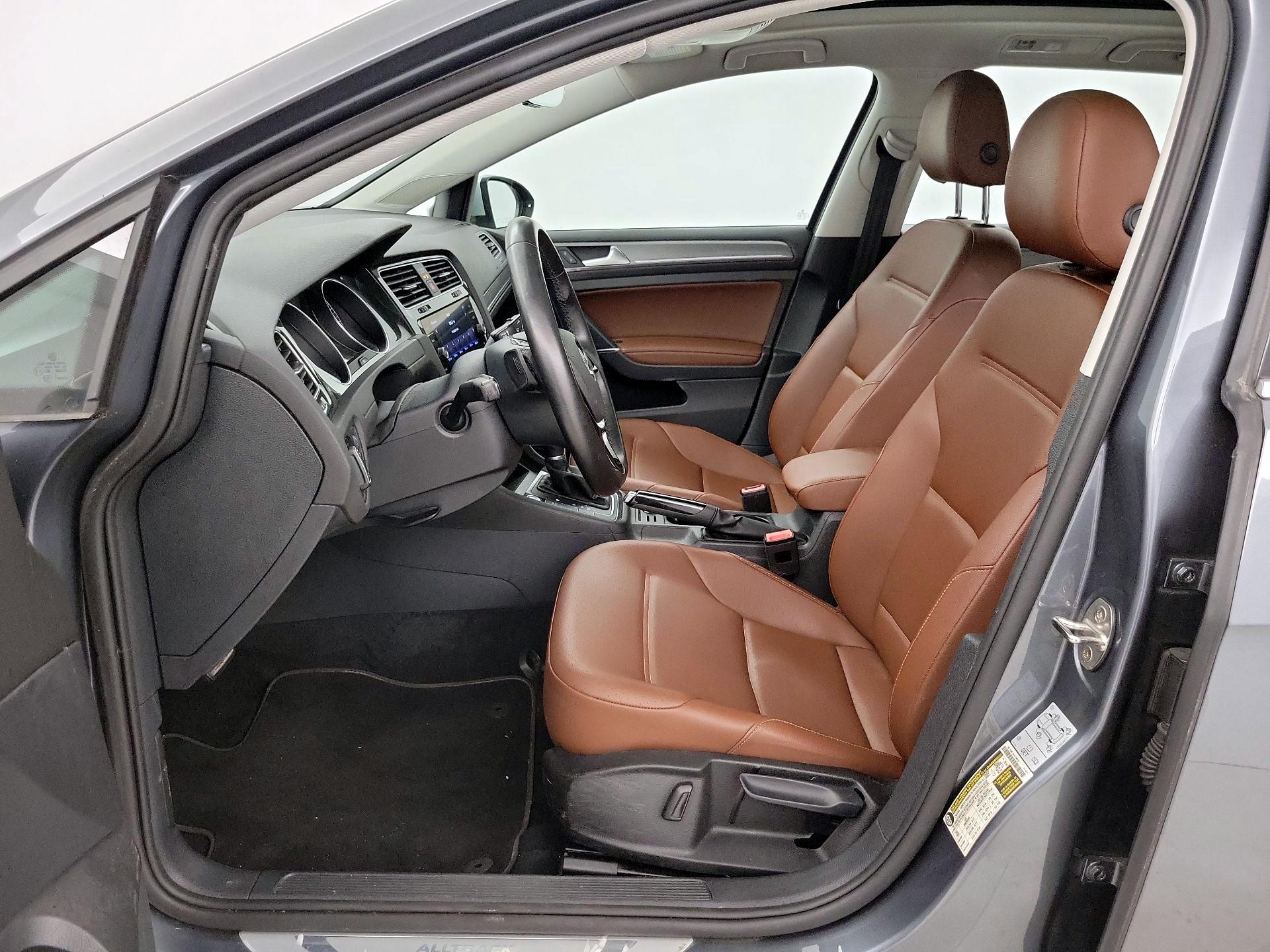 Thumbnail: 2019 Volkswagen Golf - 11