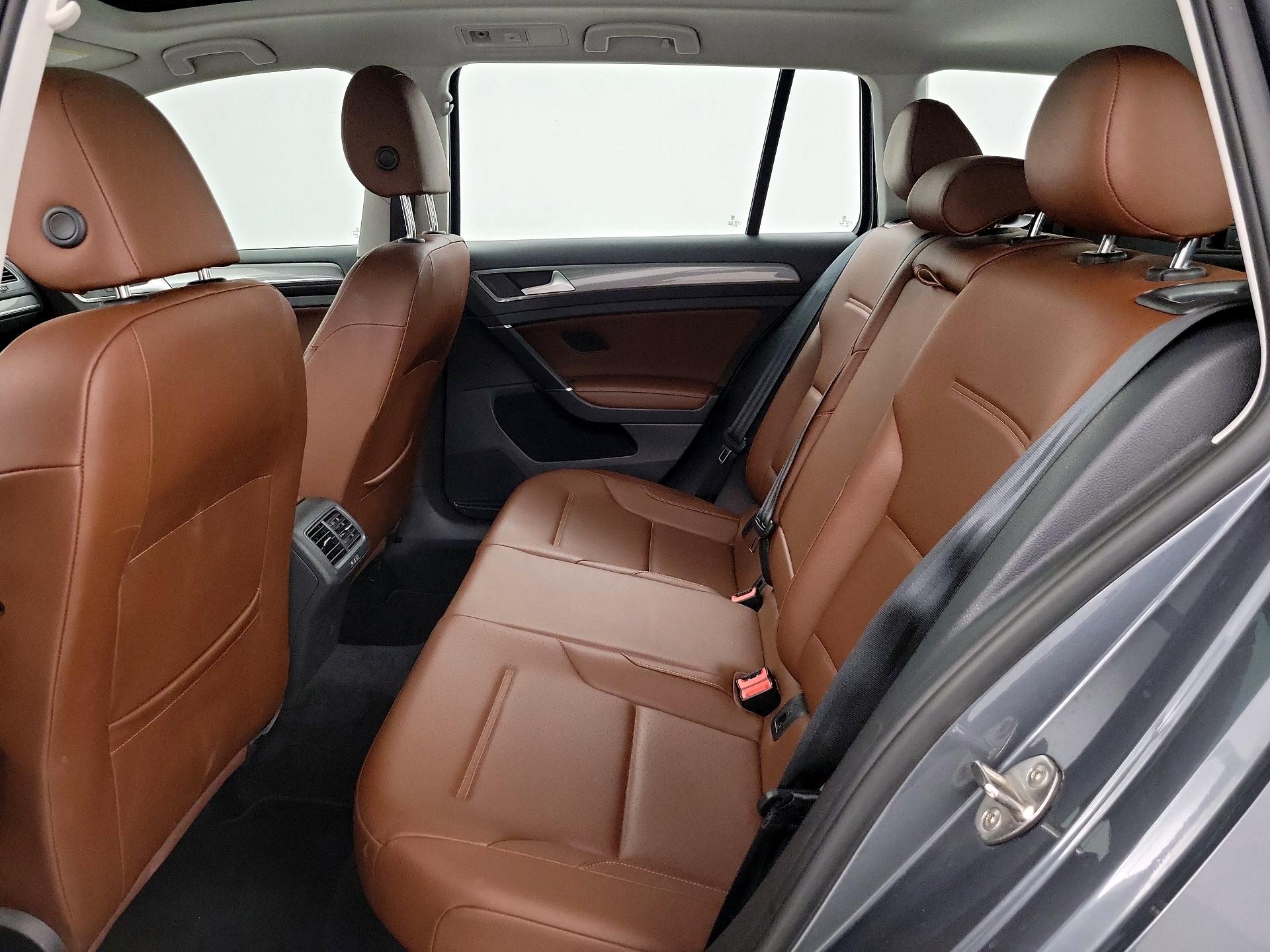 Thumbnail: 2019 Volkswagen Golf - 20