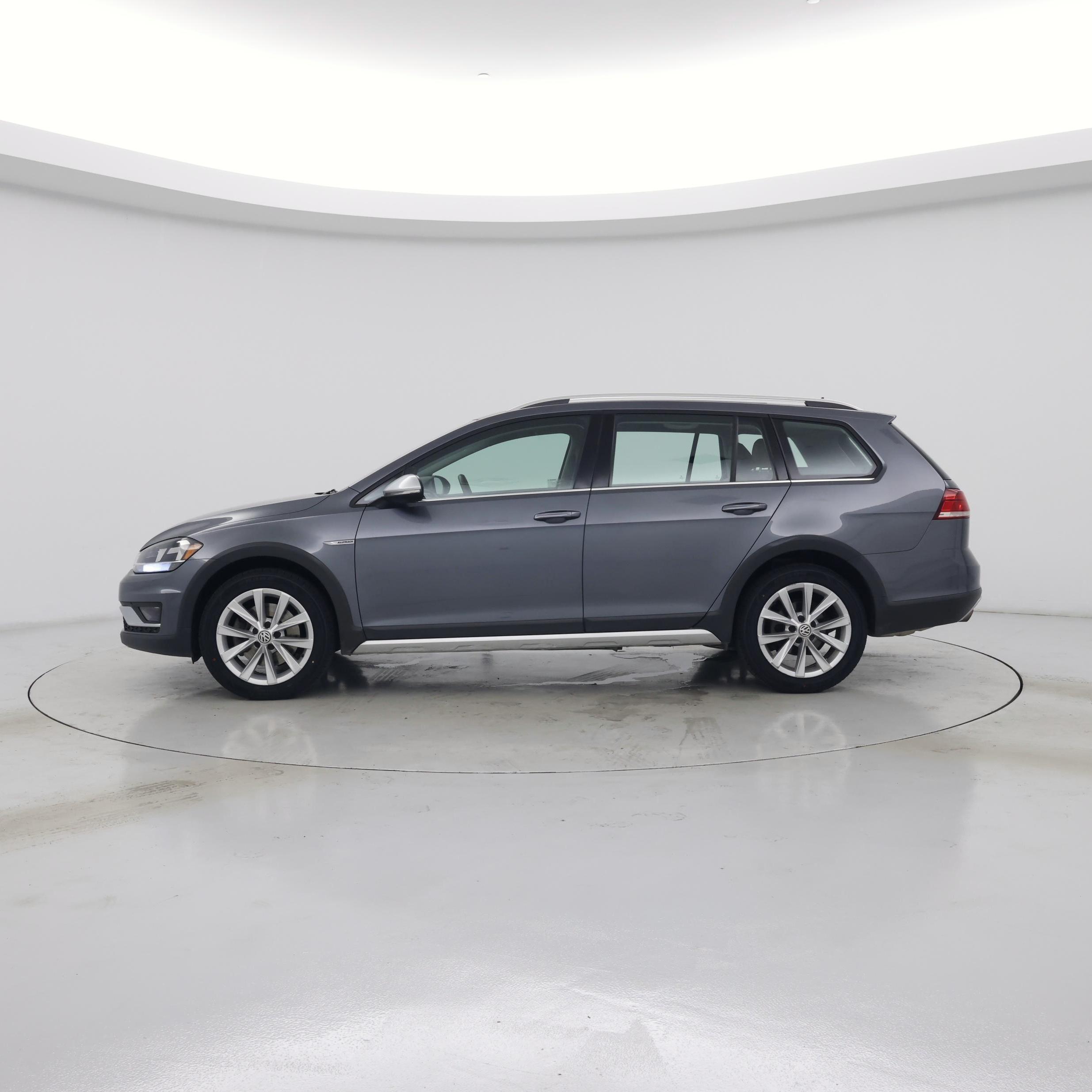 Thumbnail: 2019 Volkswagen Golf - 3