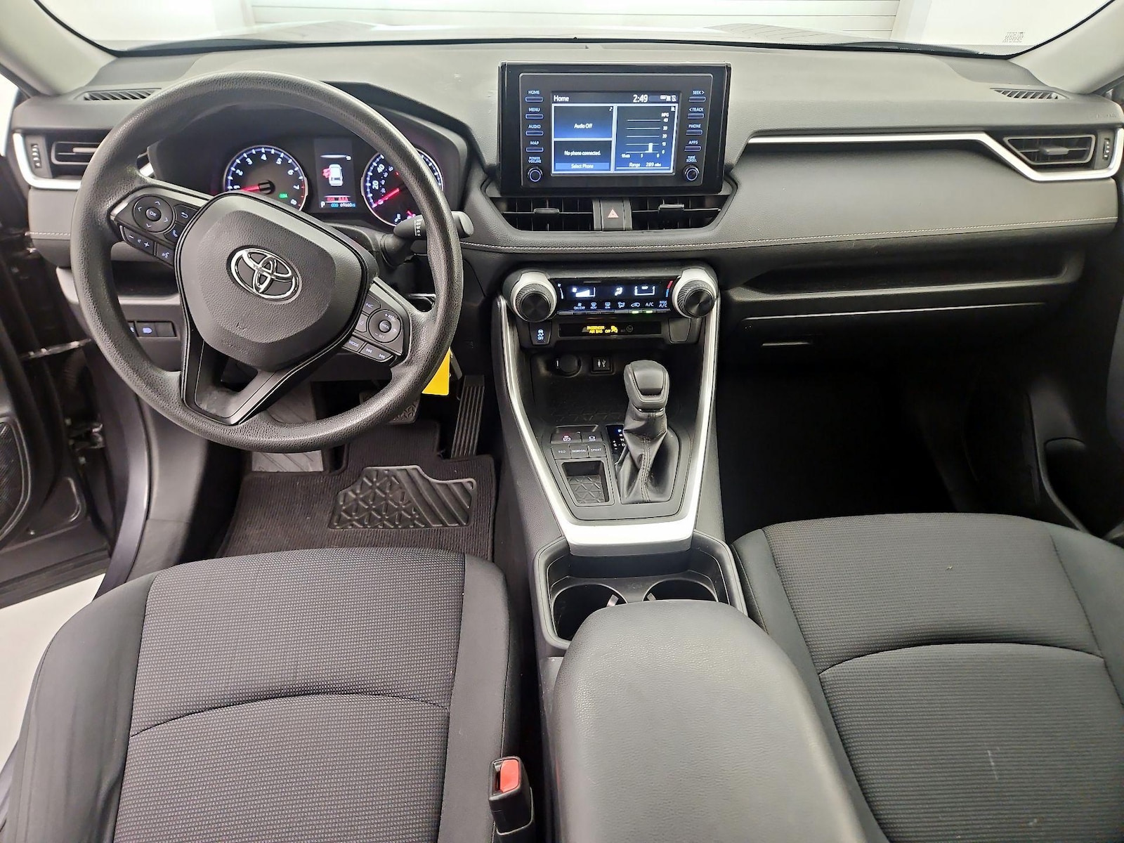 2019 Toyota RAV4 LE - Photo 10