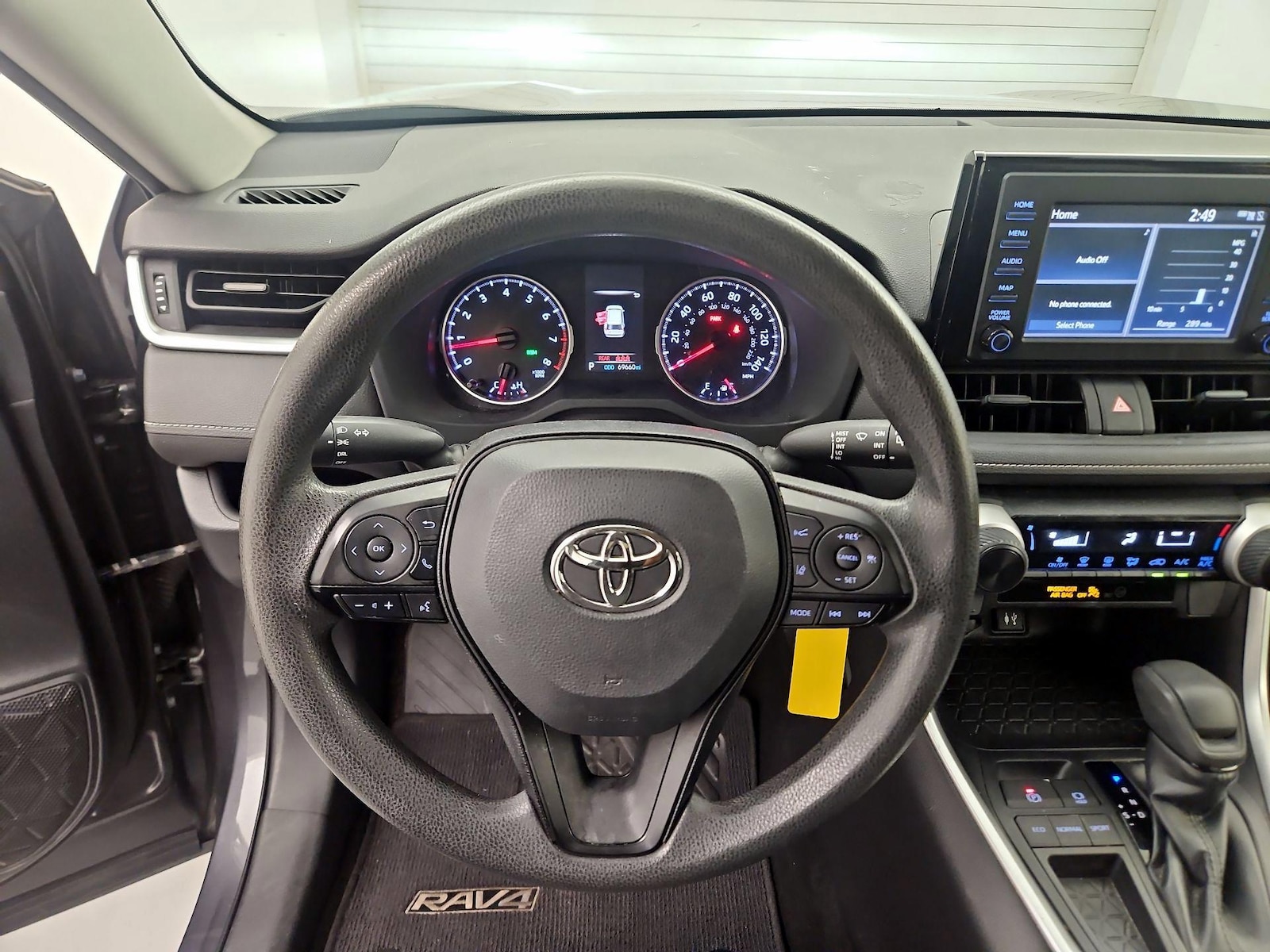 2019 Toyota RAV4 LE - Photo 11