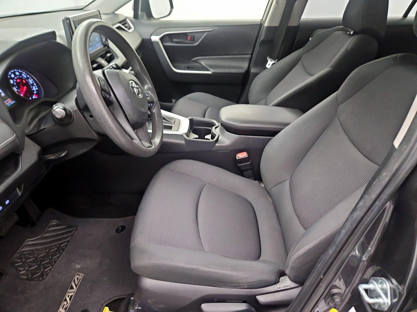 2019 Toyota RAV4 LE - Photo 12