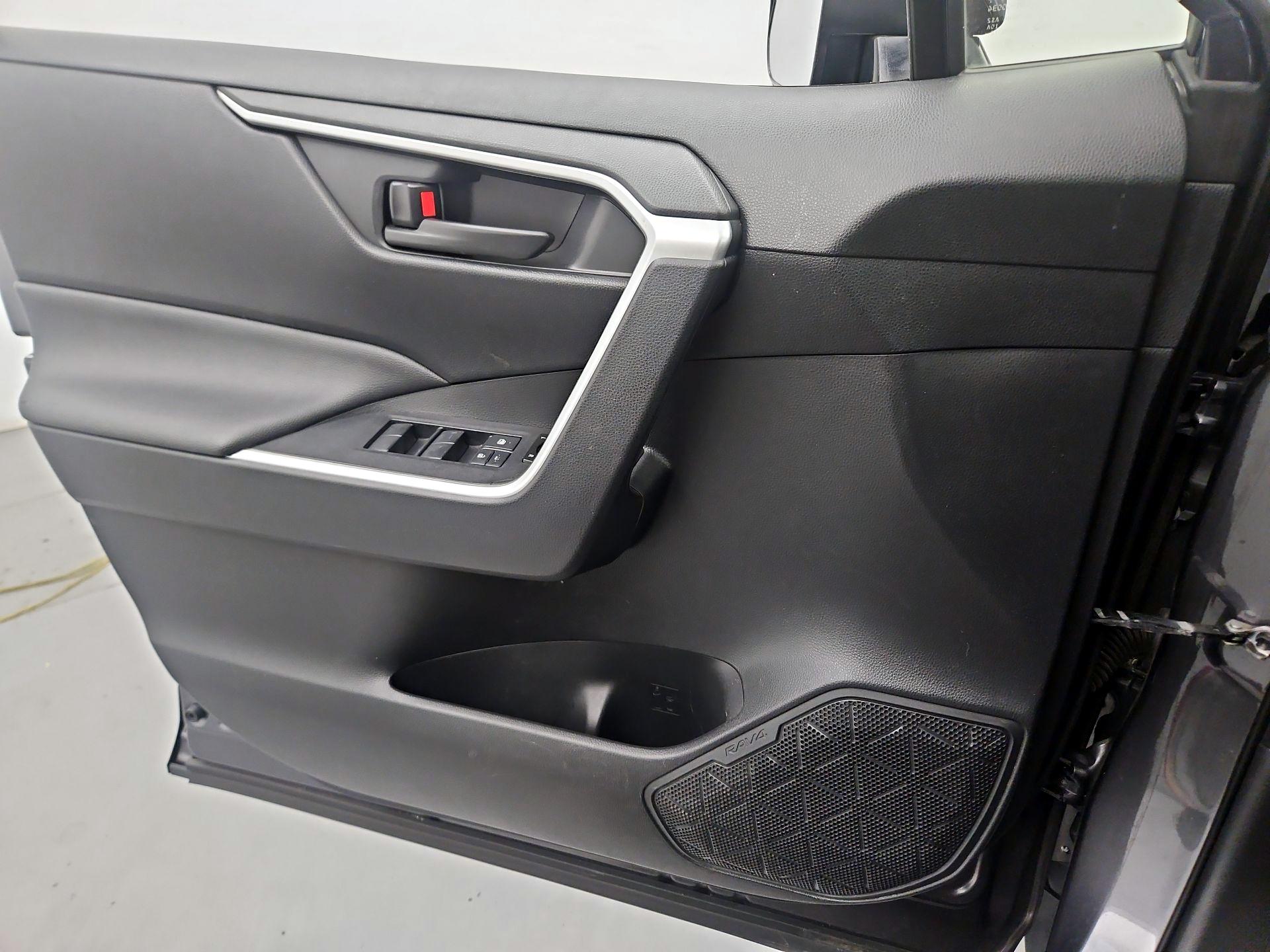 Thumbnail: 2019 Toyota RAV4 - 12